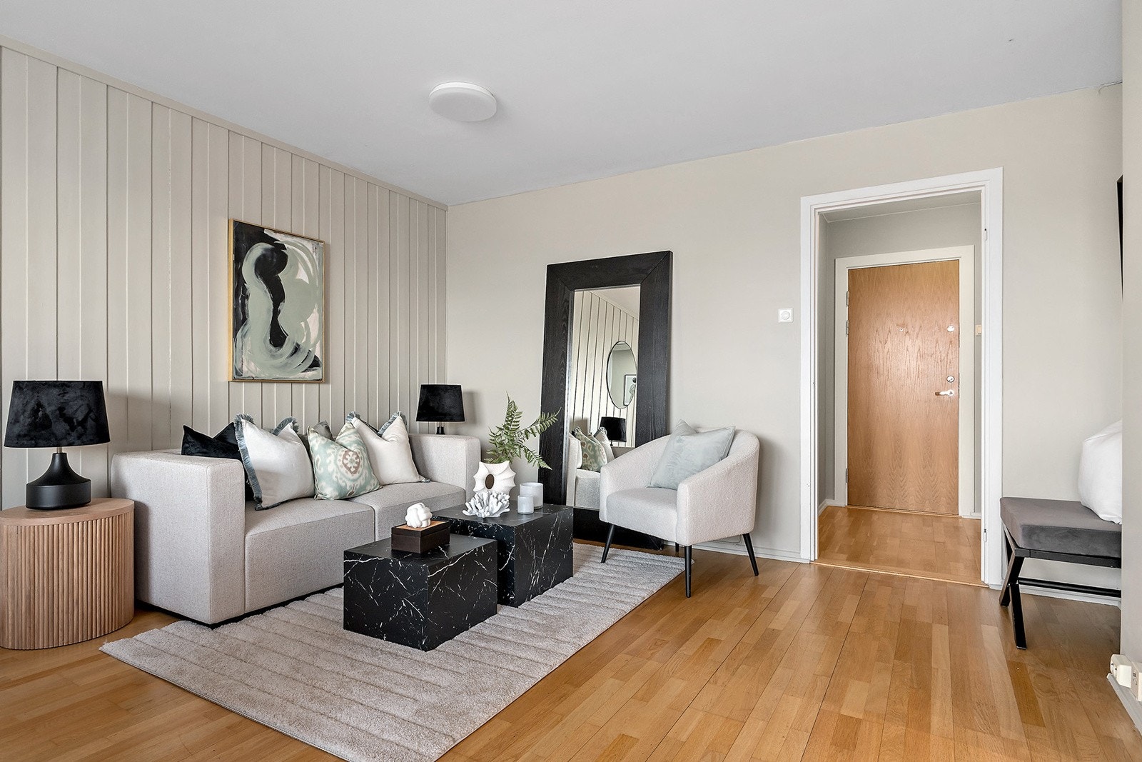 God plass til sofagruppe og spisebord Galleribilde