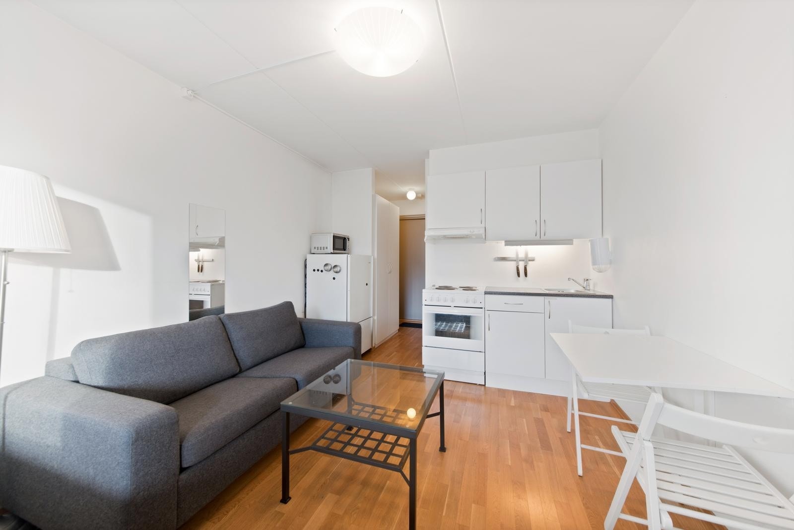 Stue/soverom med åpen kjøkkenløsning Galleribilde