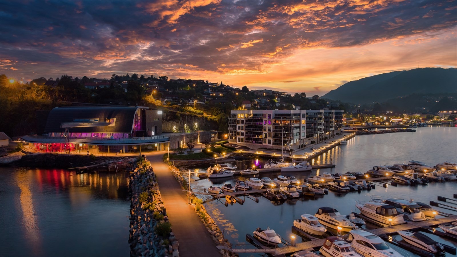 Vakre Os sentrum er bare et kvarter unna bak rattet Galleribilde