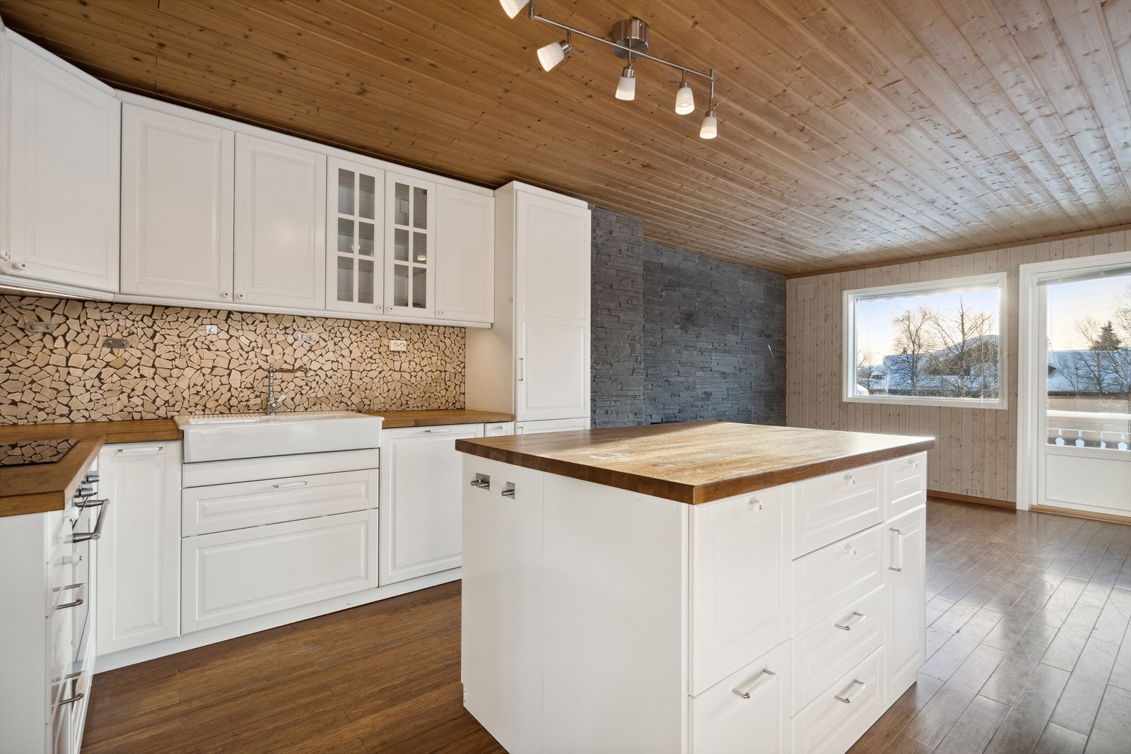 Vinduene slipper inn godt med lys. Galleribilde