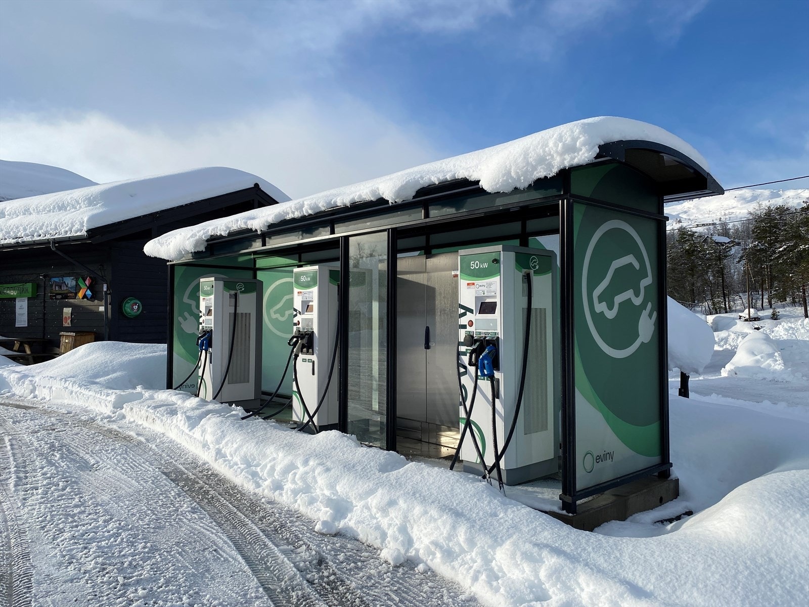 Ladestasjon ved NAF'en. Galleribilde