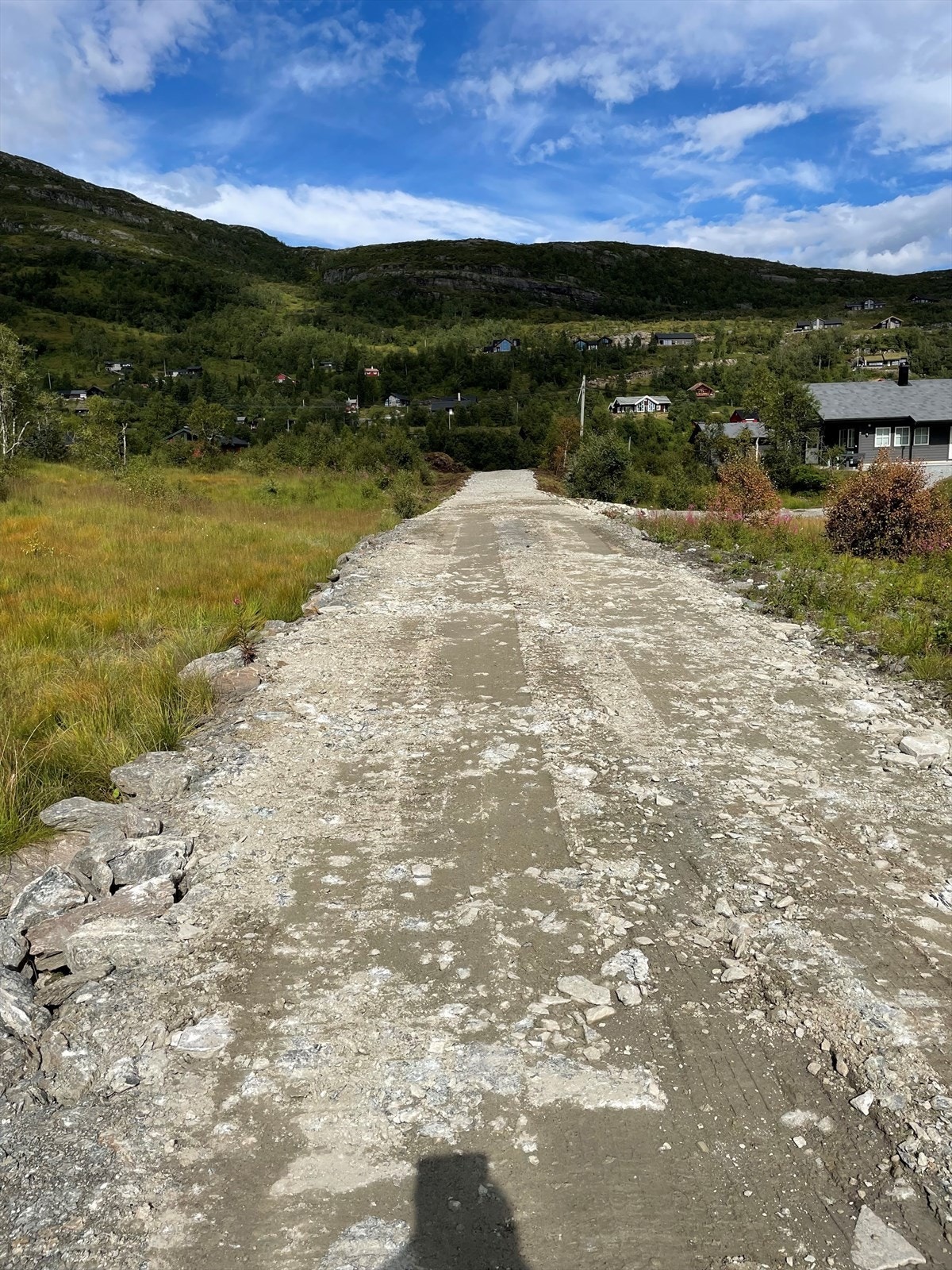 Den nye veien strekker seg fra parkeringsplassen, og ned i Dalen. Galleribilde
