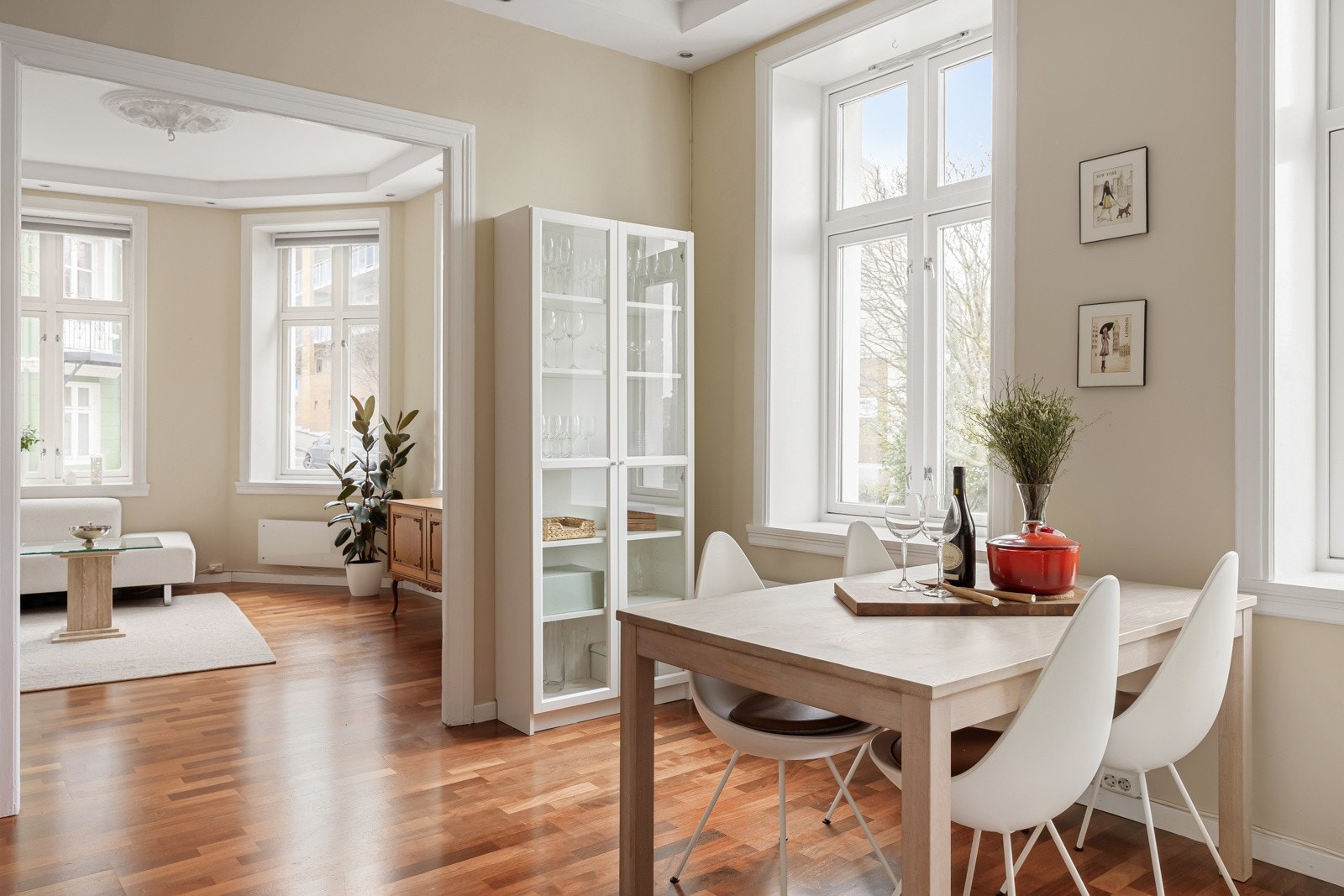 Helgesens gate 13 presenteres av EIE eiendomsmegling ved Marte Myrene. Galleribilde