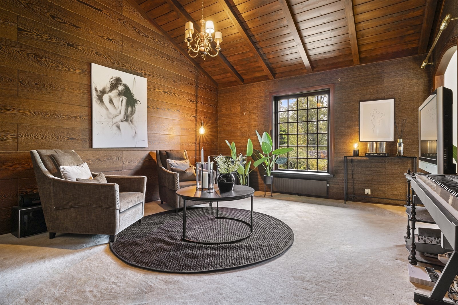 Peisestuen egner seg også godt som TV-stue. Galleribilde