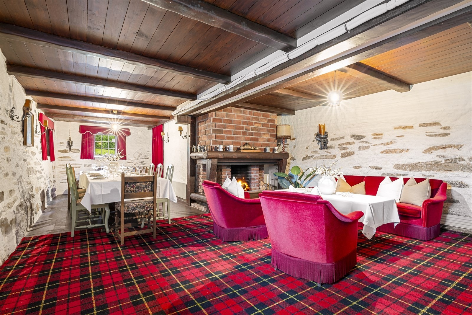 Her ser man også deler av den originale grunnmuren som er opplyst å være fra 1800-tallet. Galleribilde