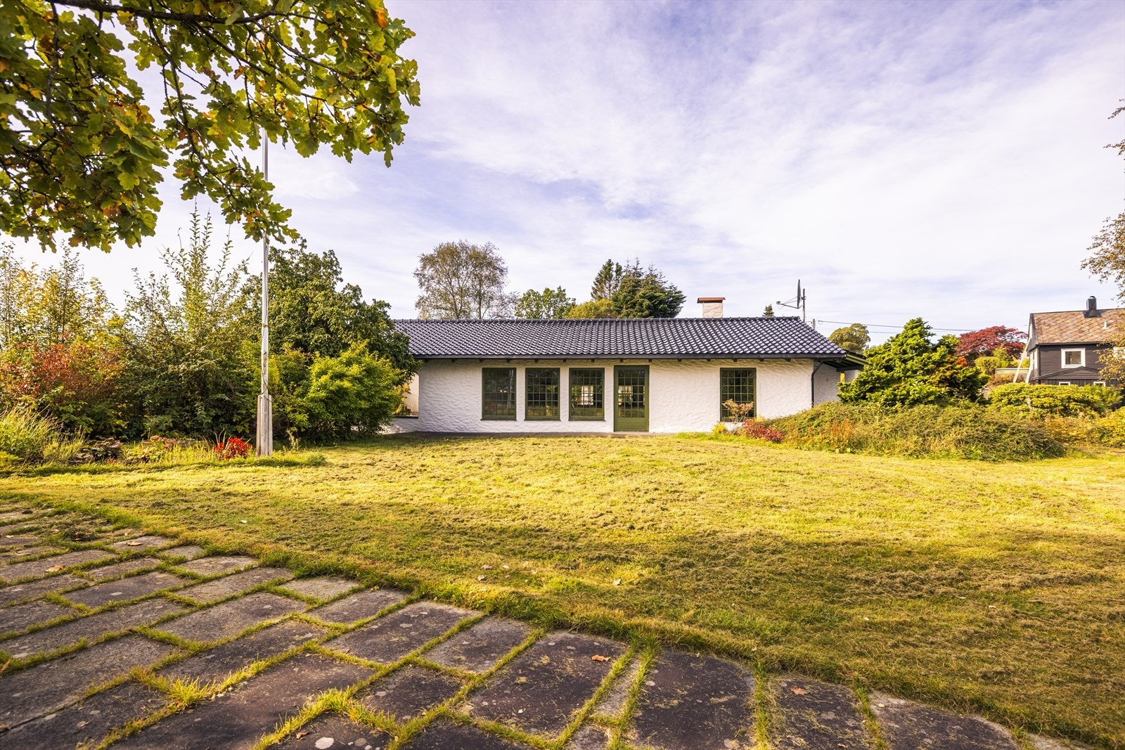 Den store hagen
gir rikelig med boltreplass for store og små. Galleribilde