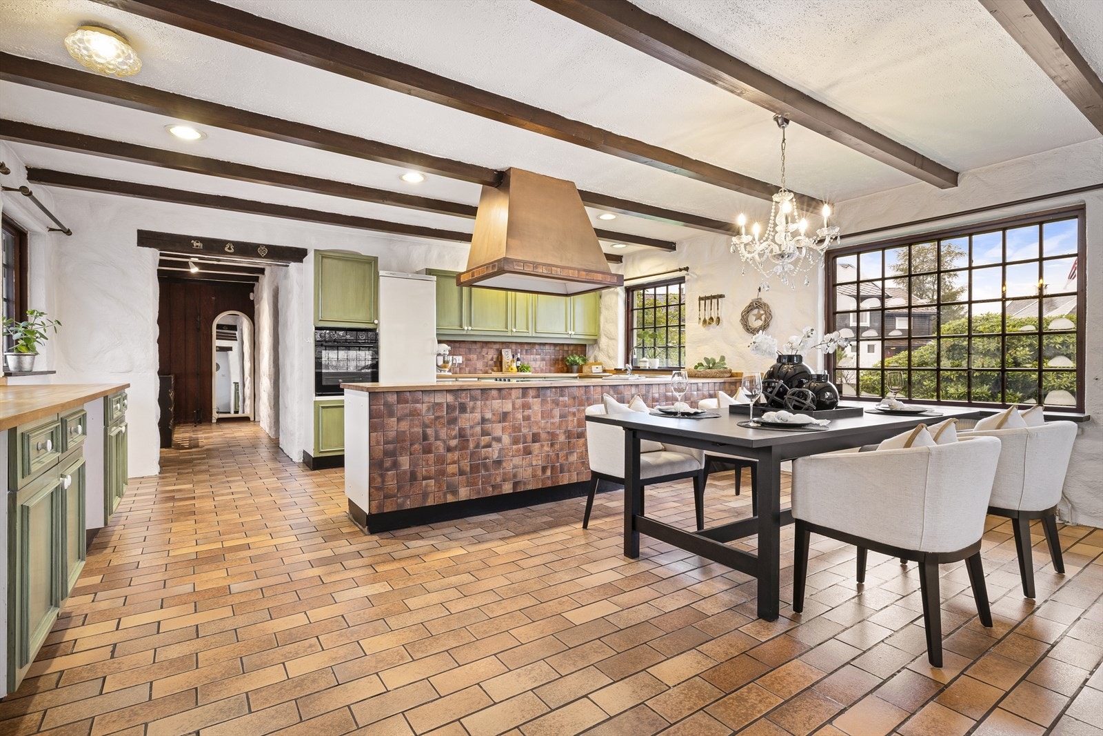 Stort og luftig kjøkken som måler ca. 34 m². Galleribilde