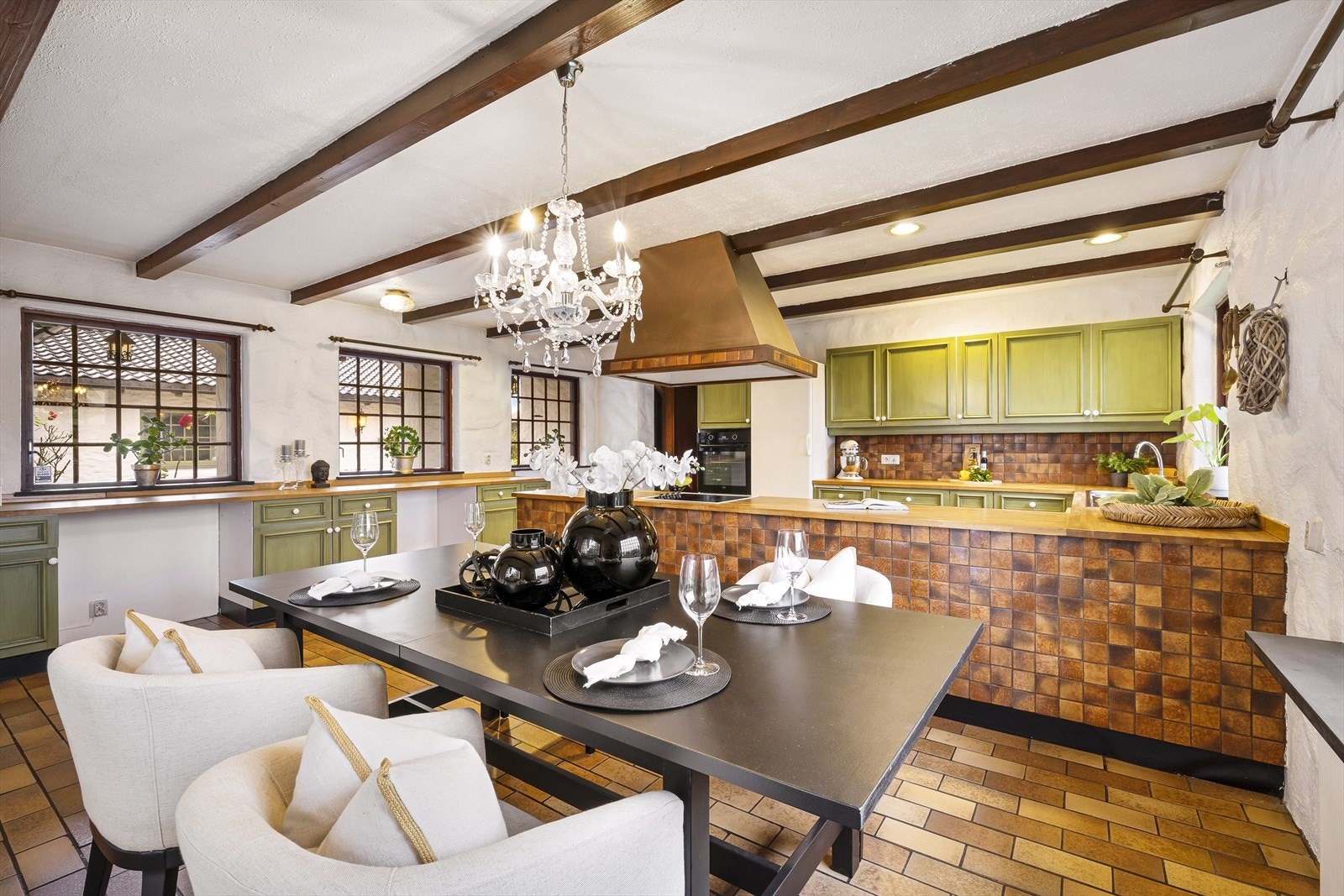 Kjøkkenet er selve hjertet i boligen, og fungerer som et naturlig samlingspunkt for familien. Galleribilde