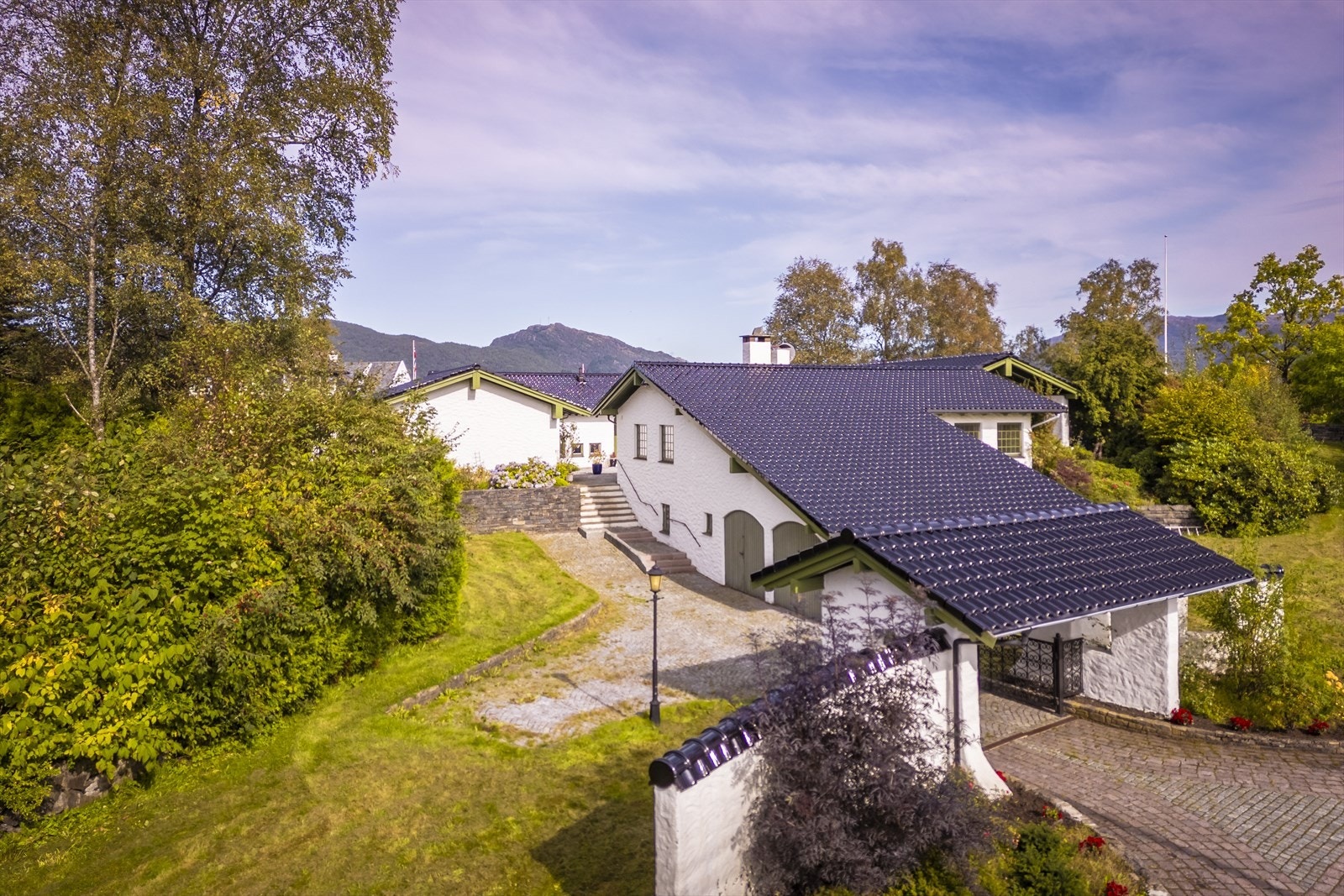 Biloppstillingplass med gode parkeringsmuligheter. Galleribilde