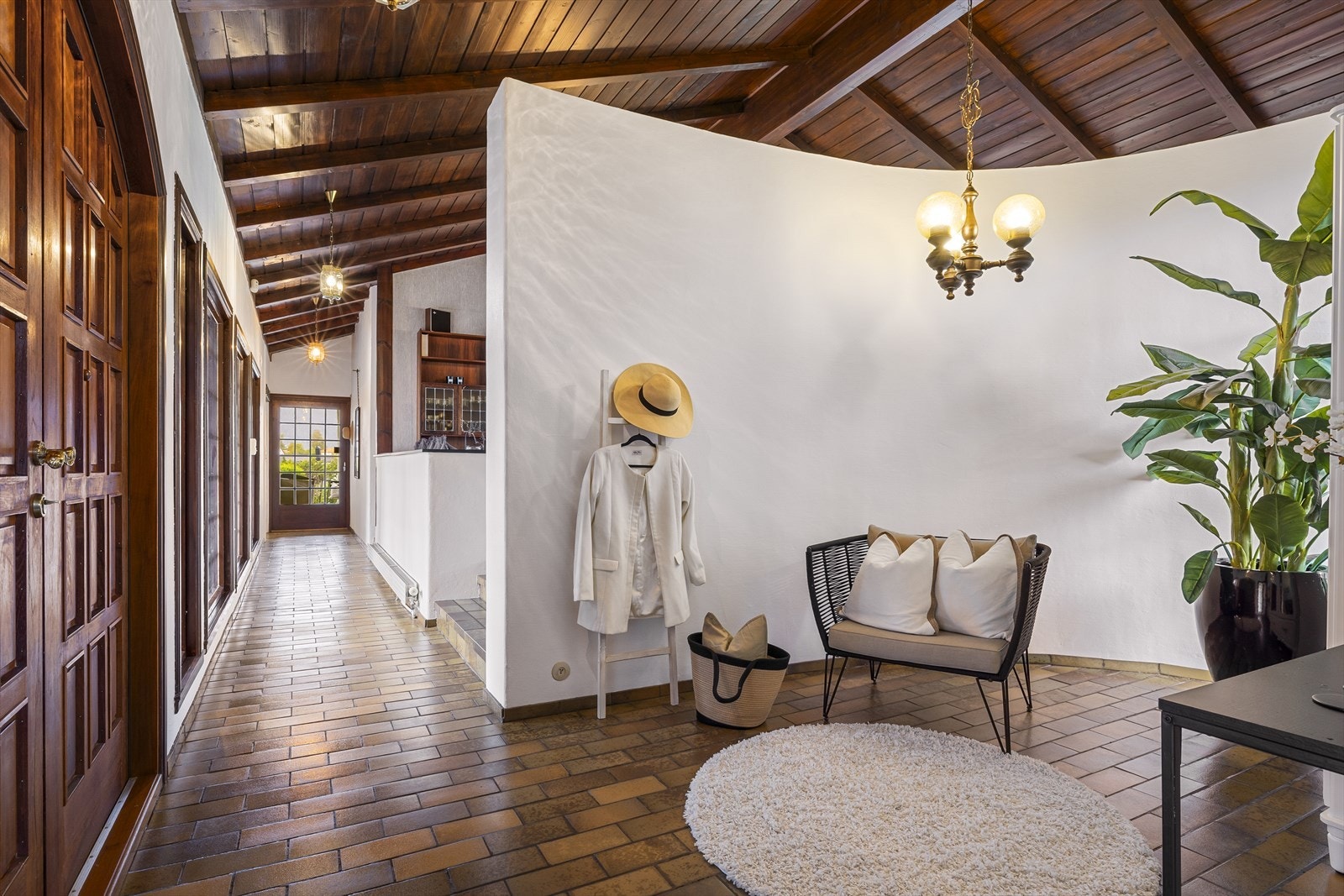 Fra inngangspartiet kommer man inn til hovedstuen. Galleribilde