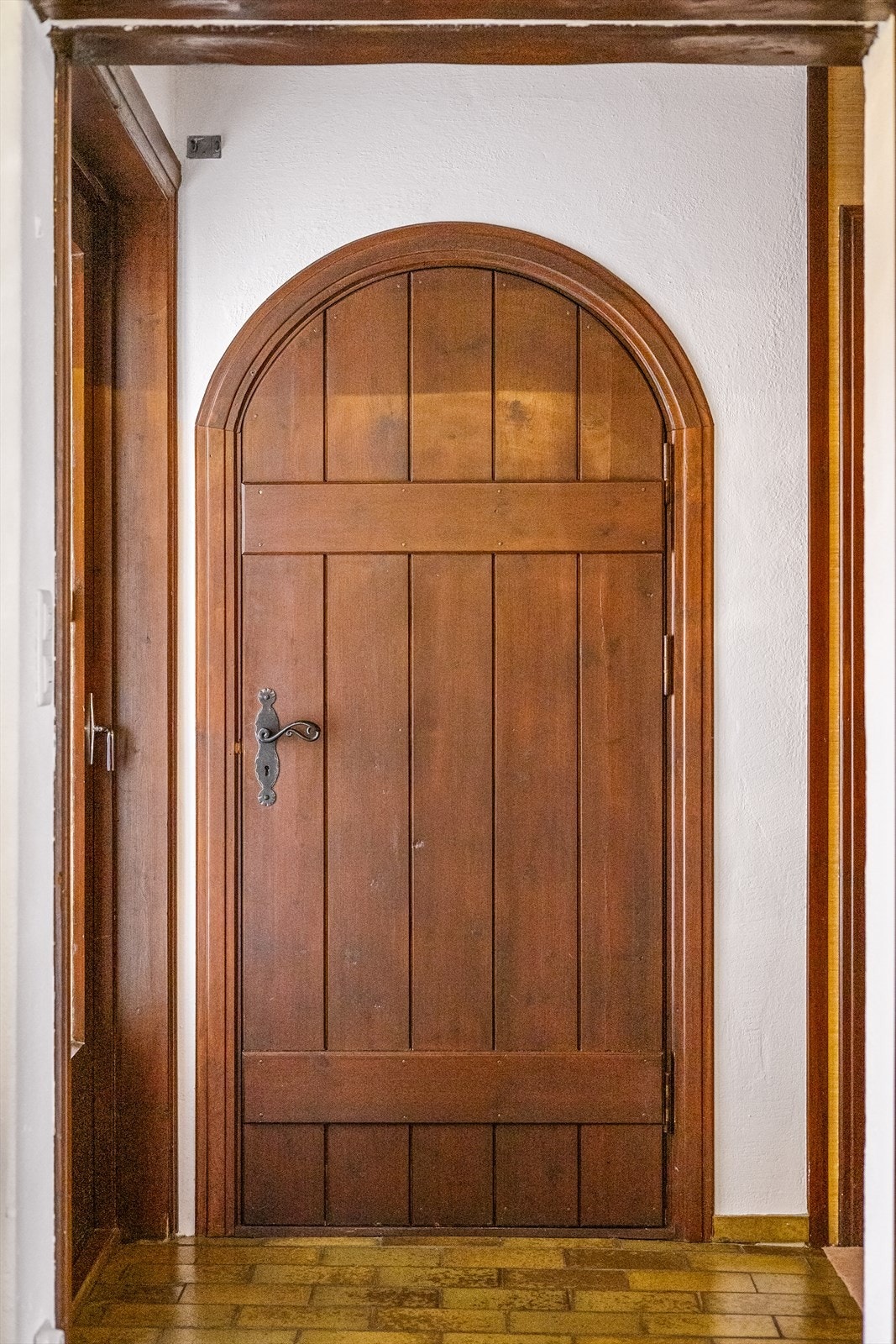 Dørene er med på å løfte den gjennomgående stilen i boligen. Galleribilde