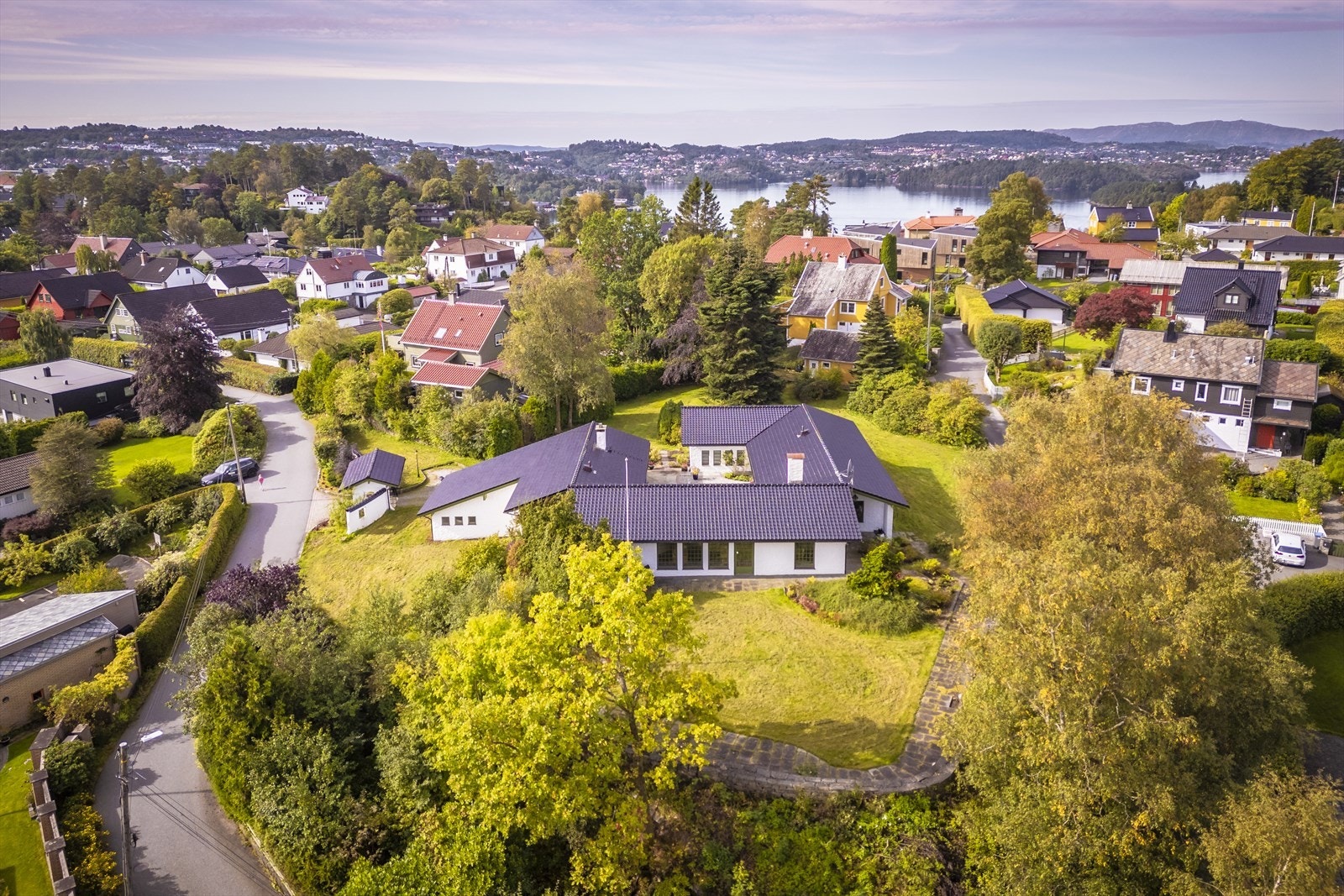 En usedvanlig flott eiendom, som det ikke finnes maken til i området. Galleribilde