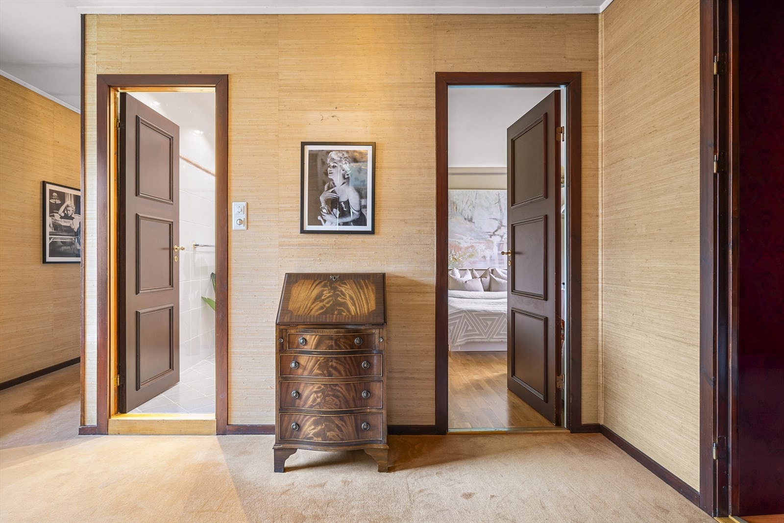 Bad 2 til venstre og soverom 3 til høyre. Galleribilde