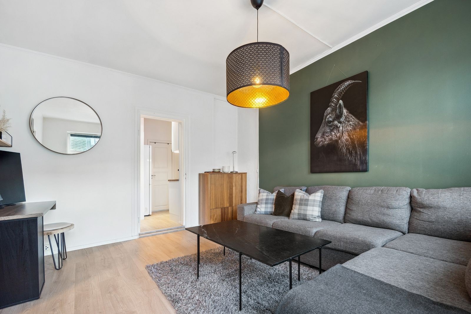 Her har man en praktisk planløsning med alle nødvendigheter fordelt på 33 kvm. Galleribilde