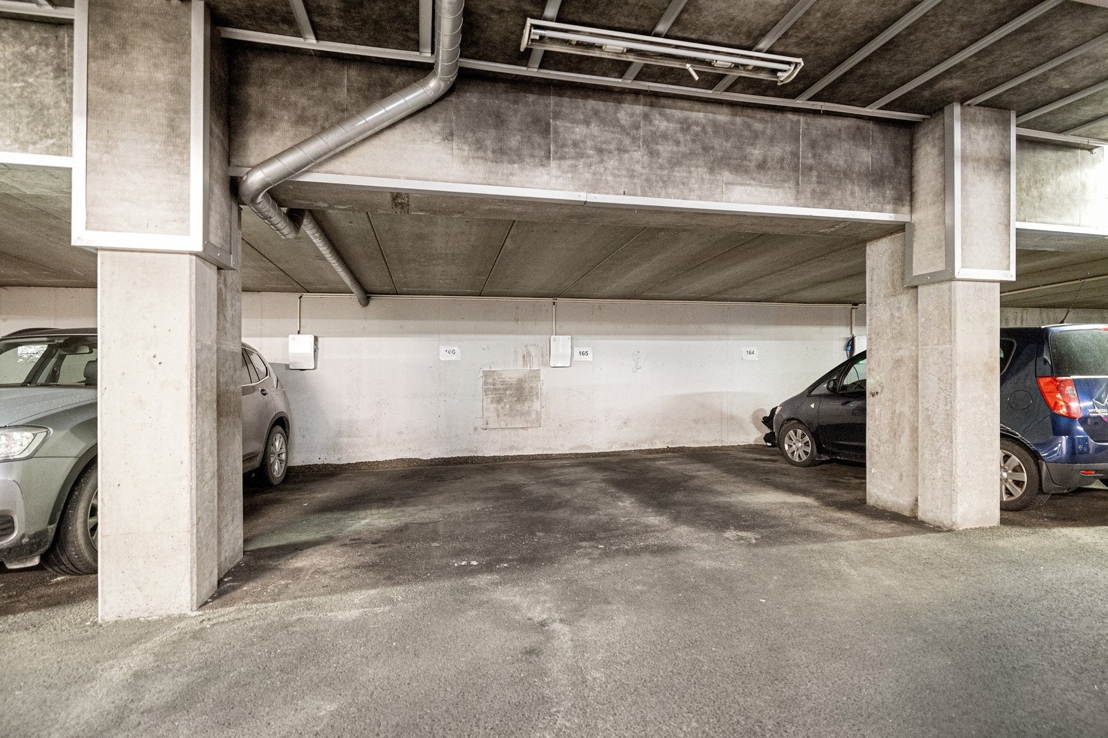 Garasjeplass Galleribilde