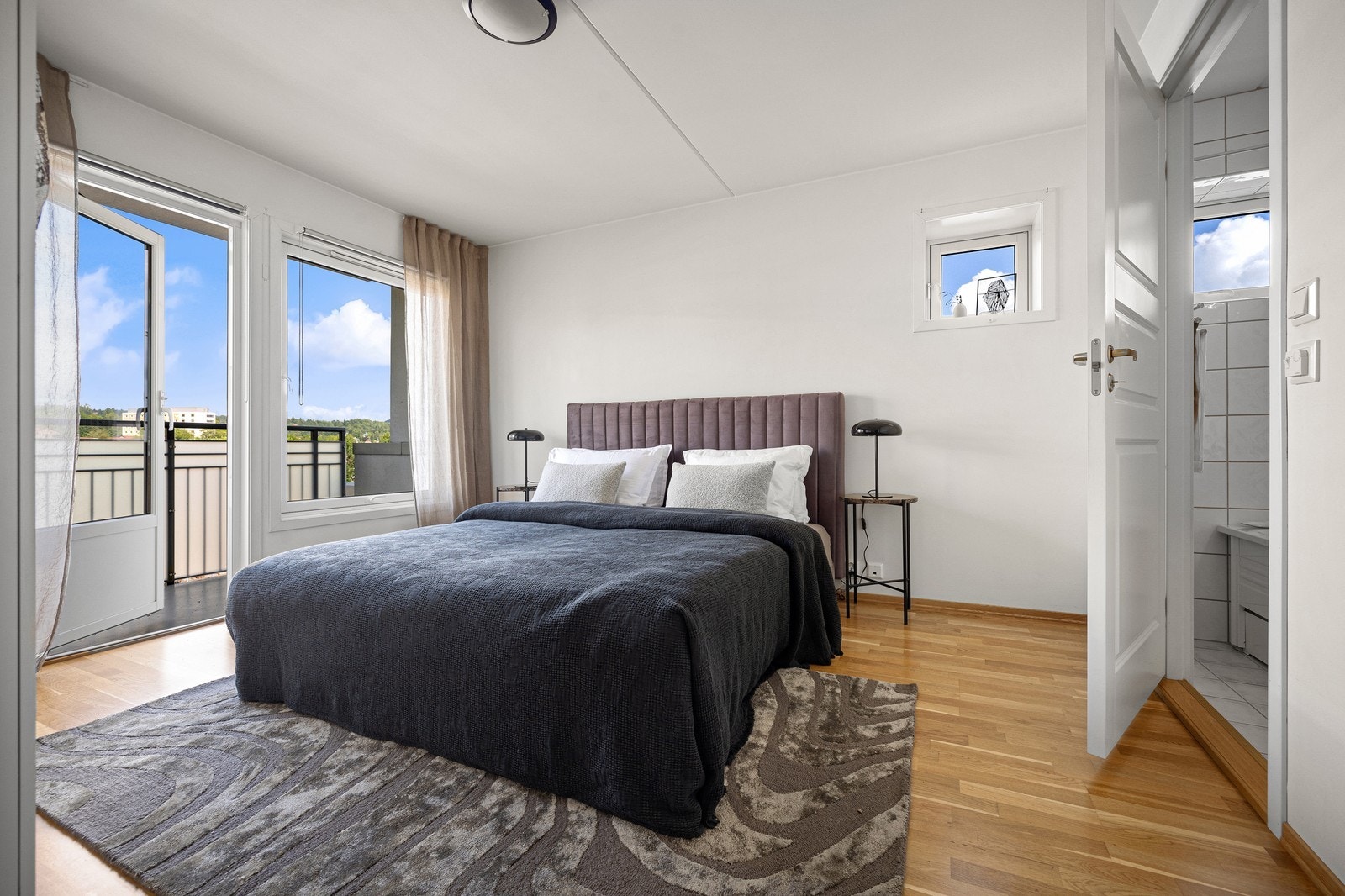 Soverom med eget bad Galleribilde