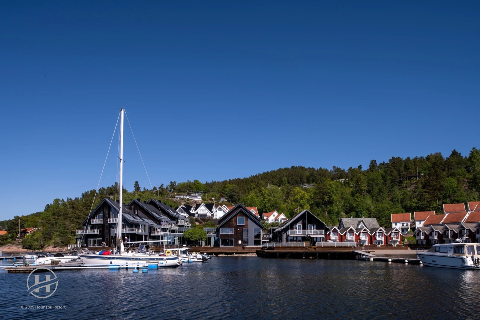 Mulighet for båtplass. Alt fra 2,5 meter til longside. Galleribilde
