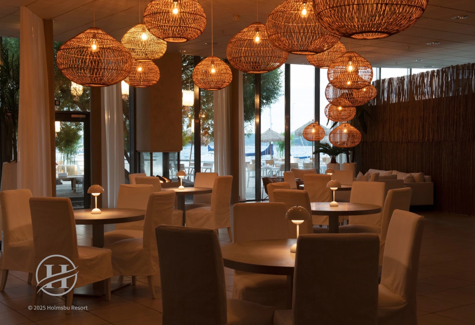 Lobby med restaurant. Galleribilde