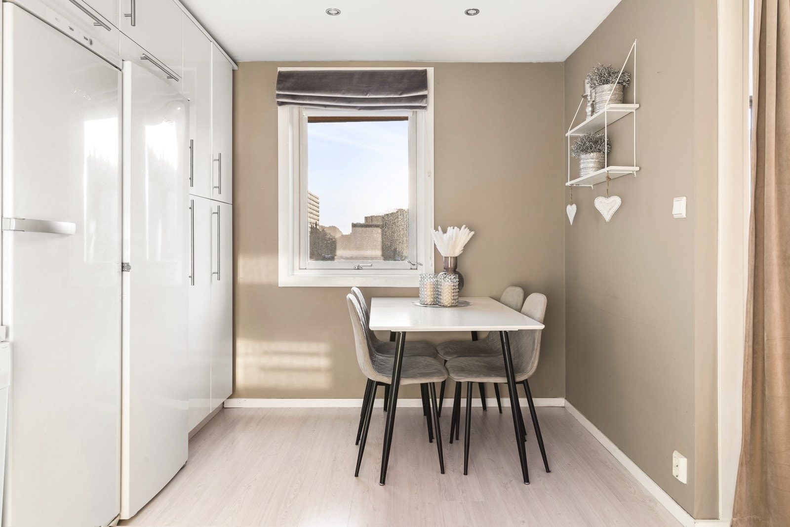 Det er god plass til spisebord. Galleribilde