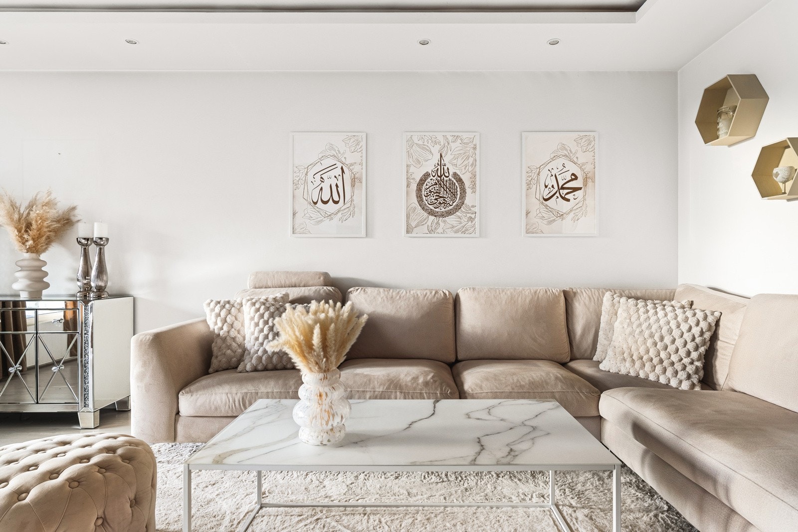 Varmtvann og sentralvarme er inkludert i felleskostnadene, her får man svært billig strømregning! Galleribilde