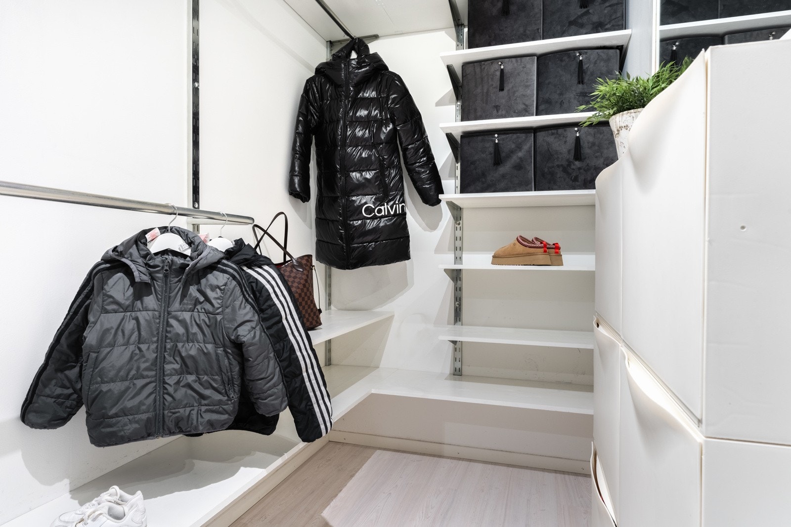 Du har også en innvendig bod som også kan brukes som walk-in/omkledningsrom. Det er også en ekstern bod på 7,4 kvm. Galleribilde