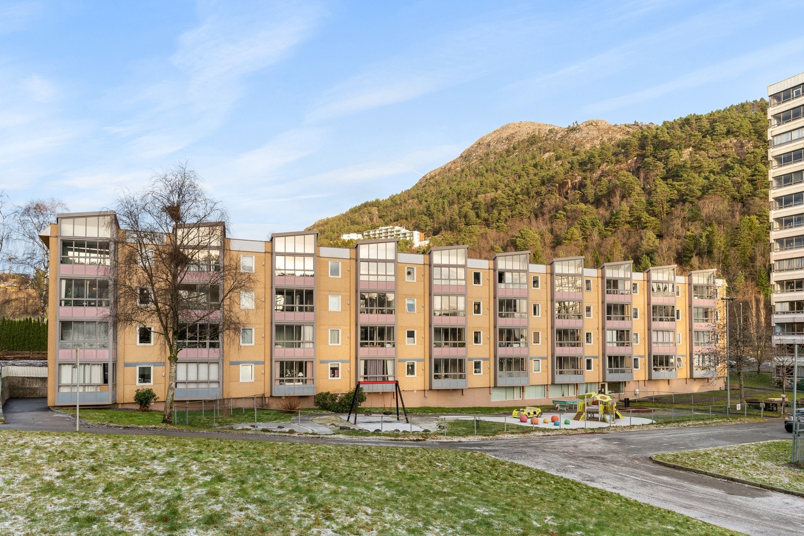 Her har du "alt" inkludert i felleskostnadene, gode bussforbindelser, og bor rett ved Vestkanten. Galleribilde