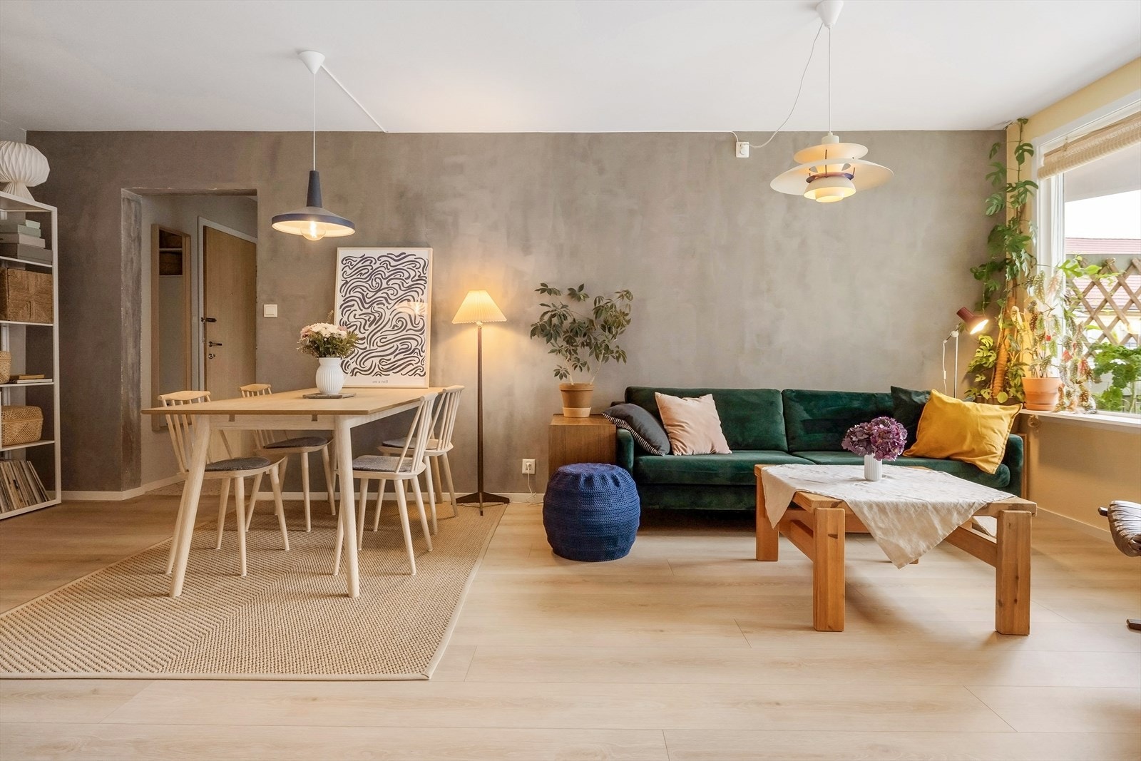 Velkommen til Solheims Tverrgate 22 - presentert av Martin Høgøy Bjørkbom i Eiendomsmegler Vest. Galleribilde