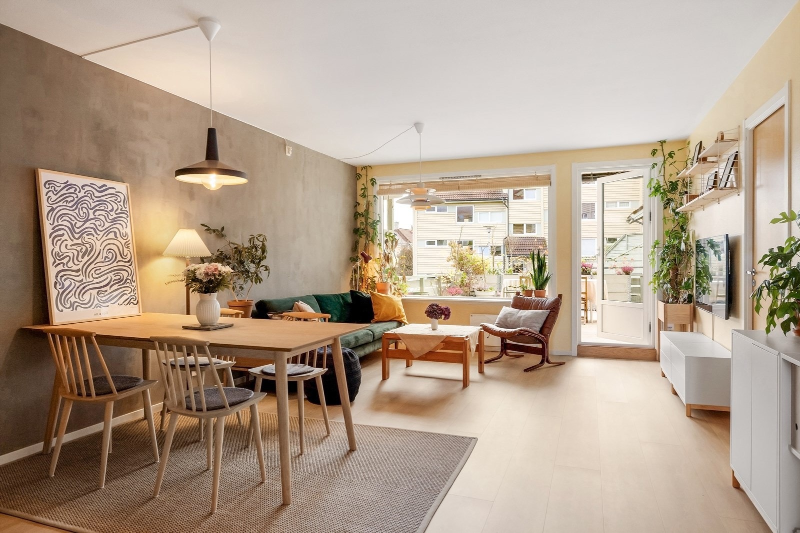 Leiligheten ble betydelig oppgradert i 2020 og holder en god standard med en gjennomgående god planløsning Galleribilde