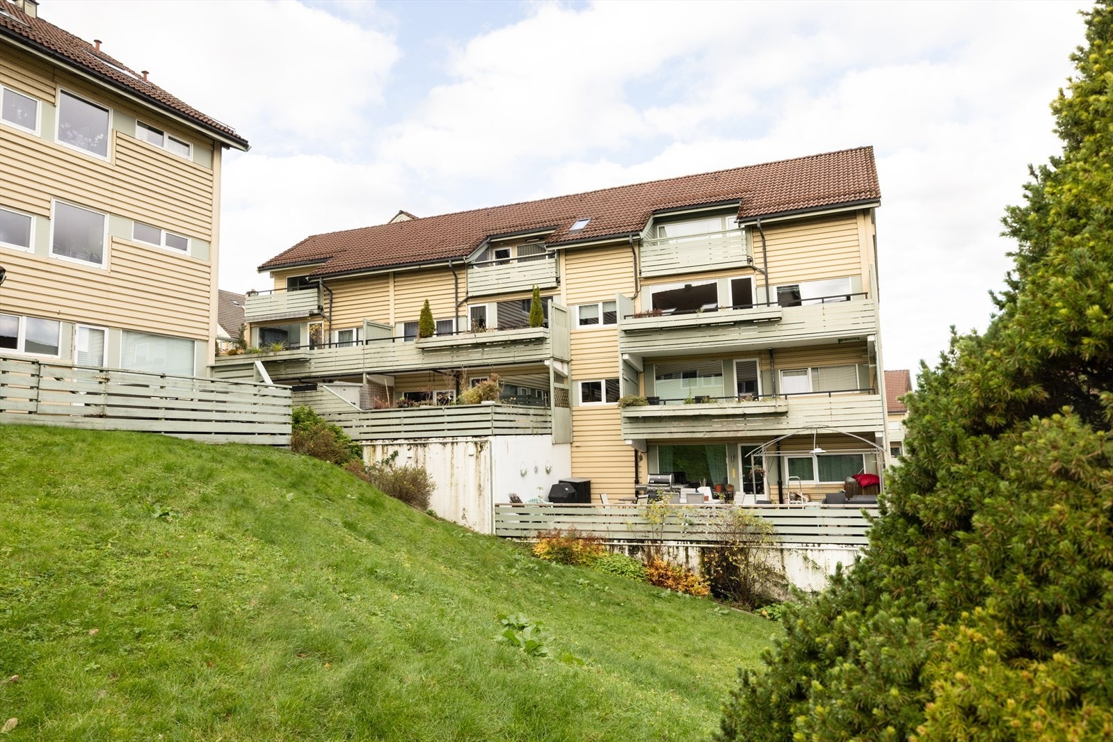 Leiligheten ligger i byggets 2. etasje, med tilhørende bod på 6 m² i underetasjen. Galleribilde