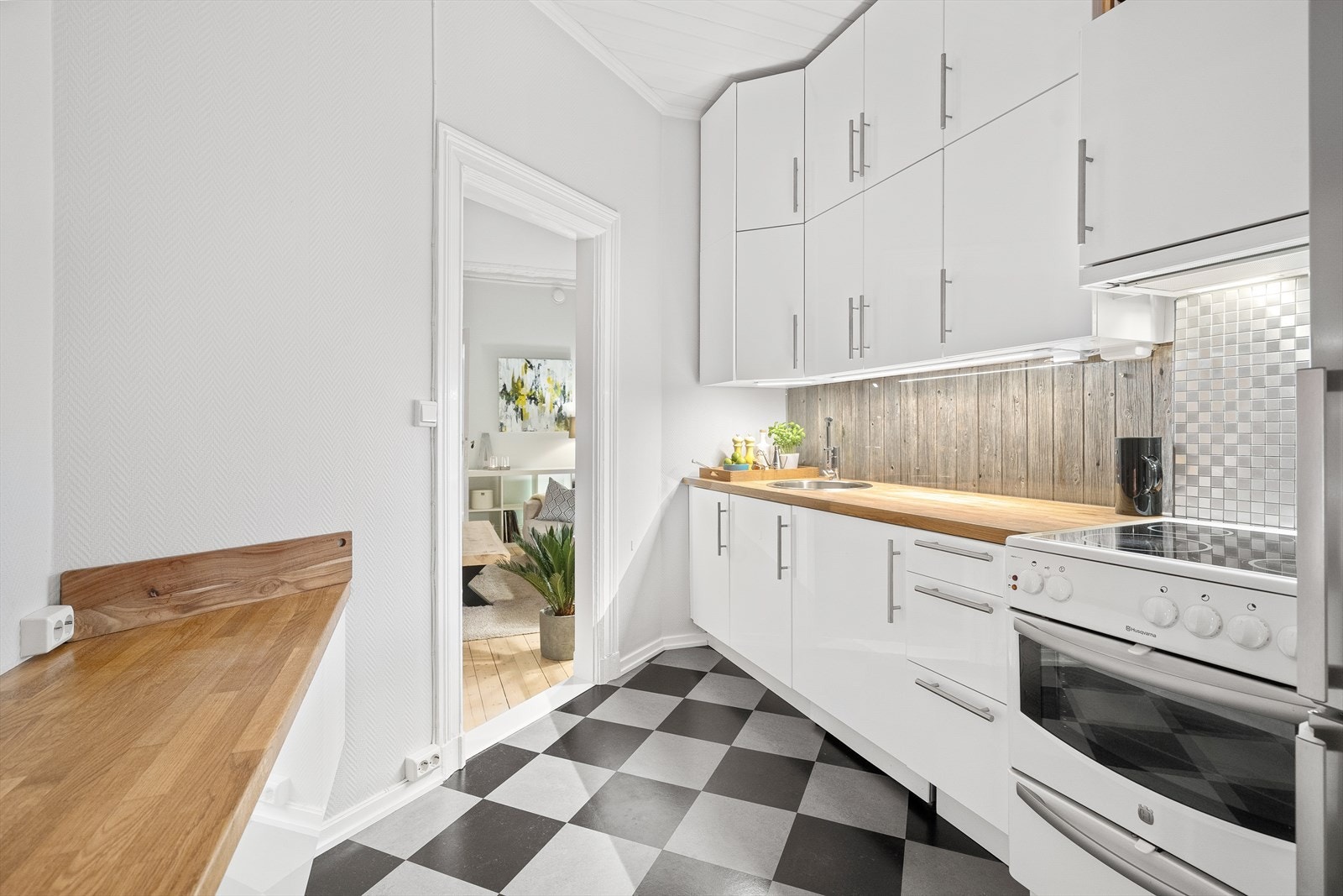 Godt med lagringsplass i både under og overskap! Galleribilde