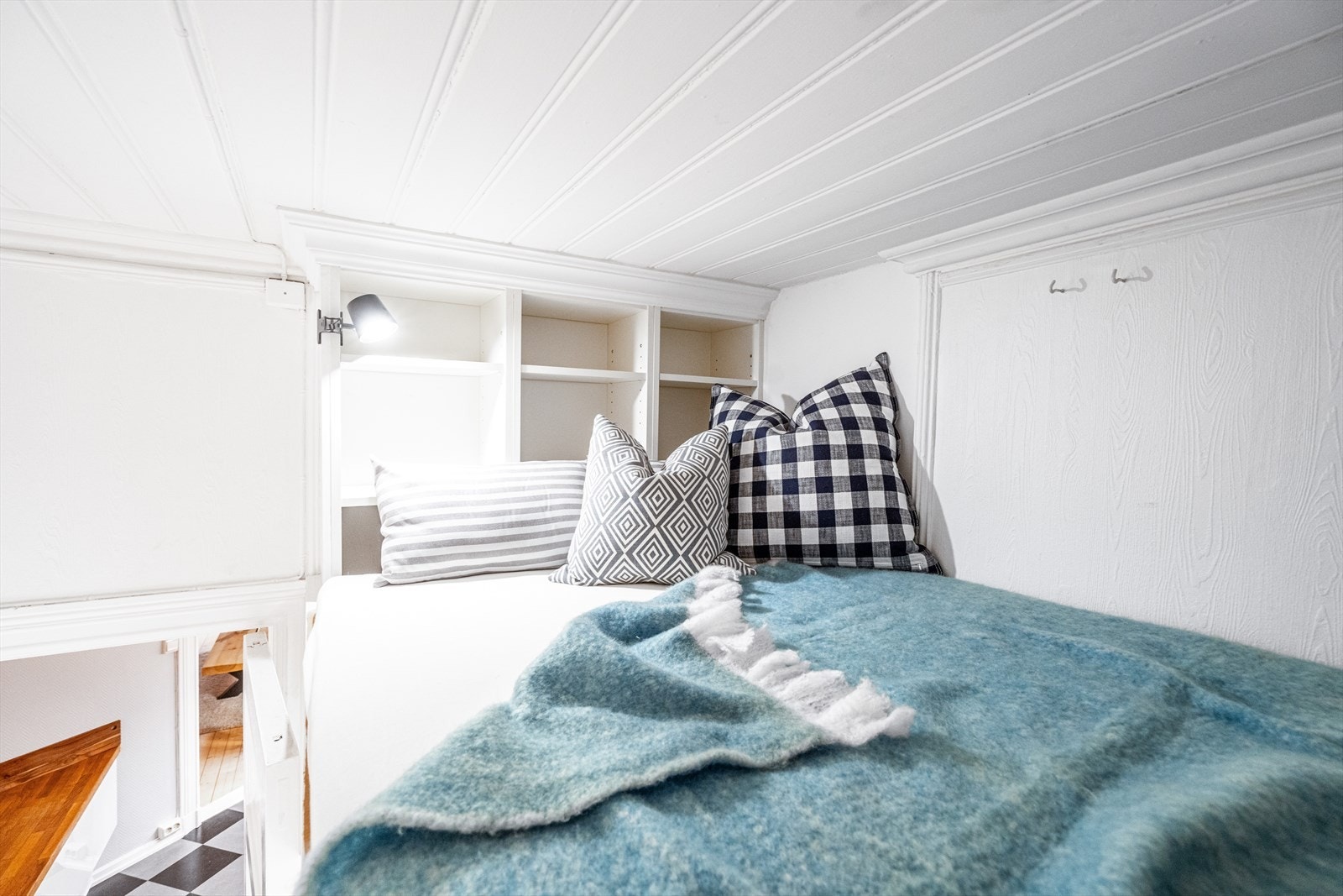 Det er en sove hems på ca. 3 m² med takhøyde på 0,80 m Galleribilde