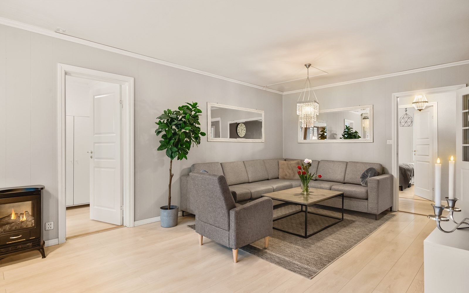 Peisovn i stue som gir en behagelig atmosfære Galleribilde