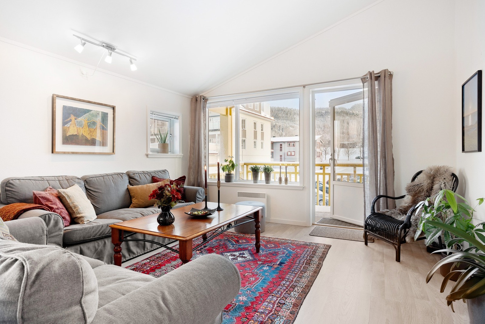 Fra stuen er det utgang til balkongen Galleribilde