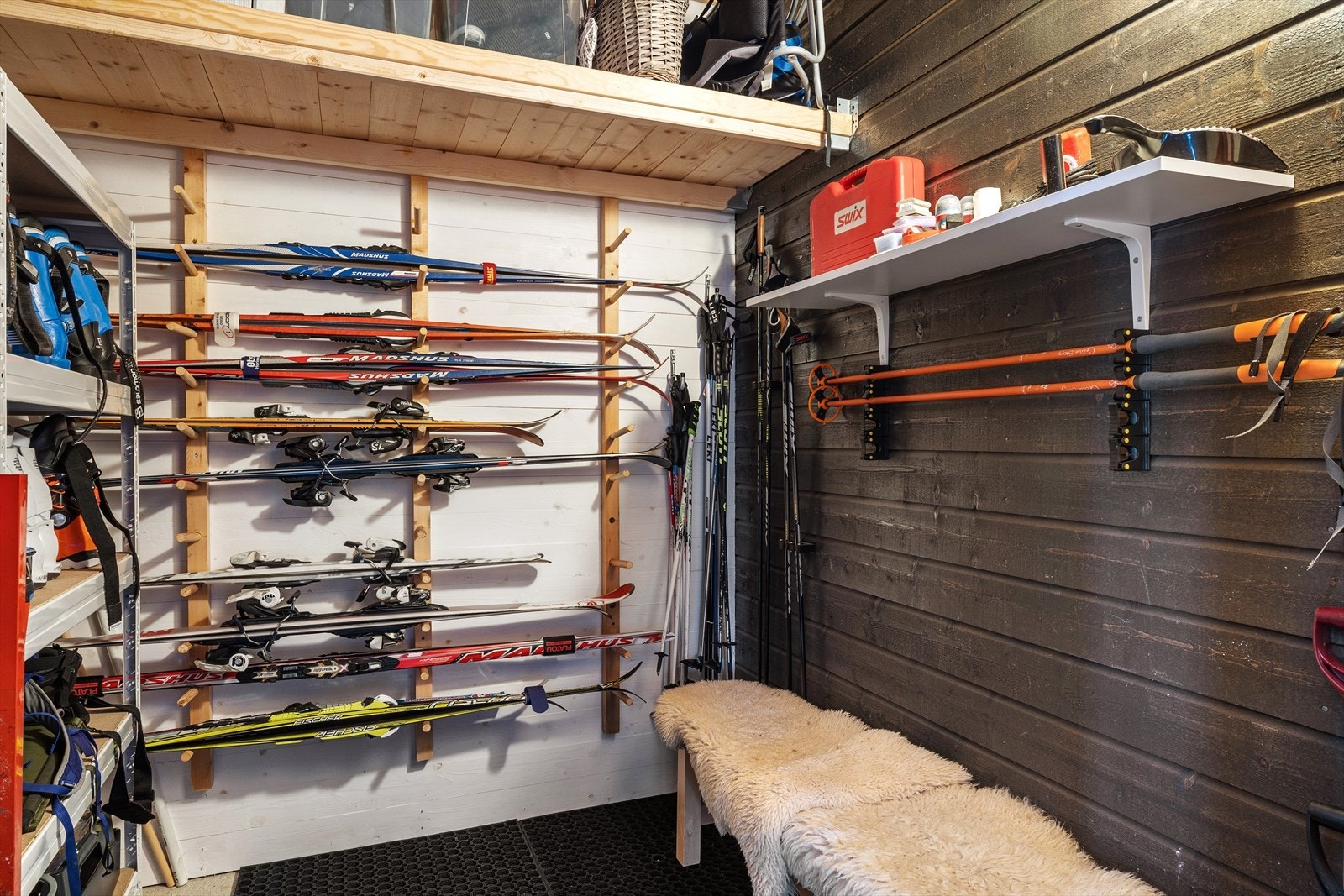 Godt med oppbevaringsplass i utvendig sportsbod på 5 kvm Galleribilde