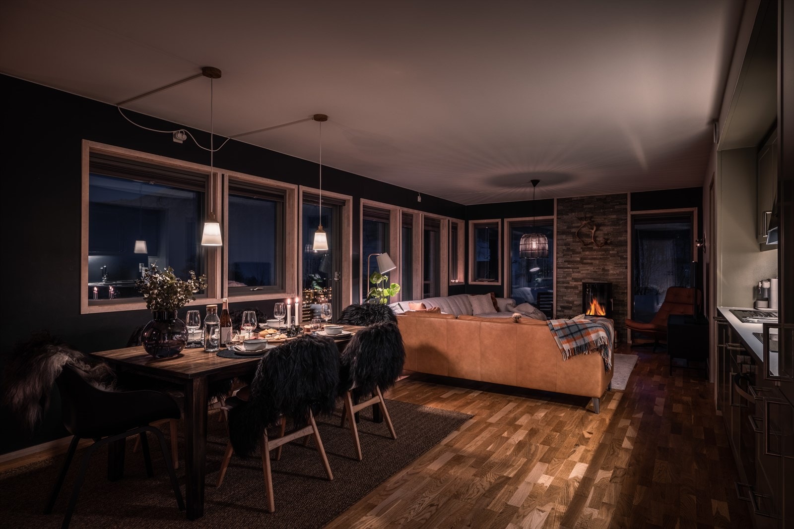 Koselig kveldsstemning i stuen Galleribilde