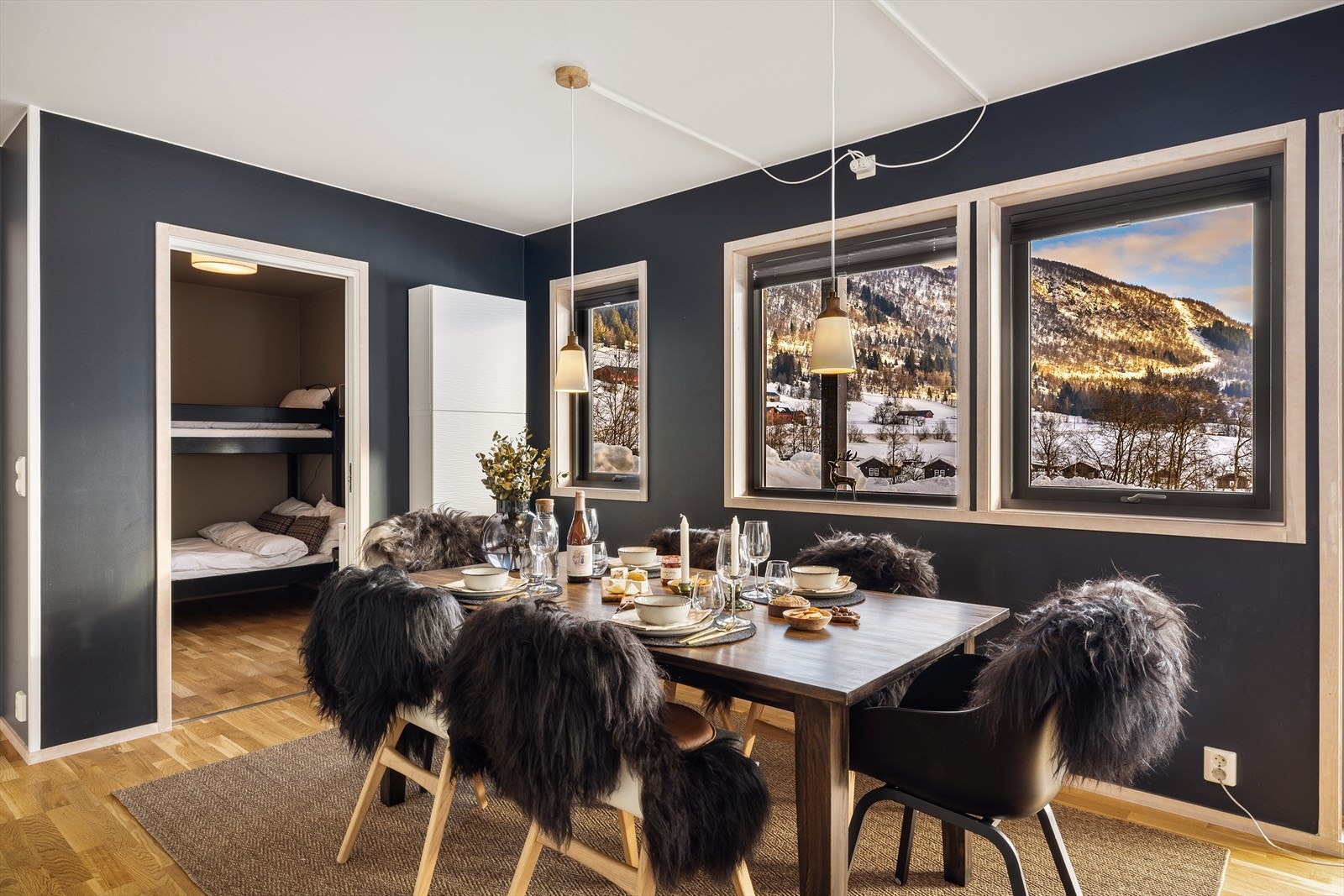 De to andre soverommene har inngang fra henholdsvis spisestue og entré Galleribilde