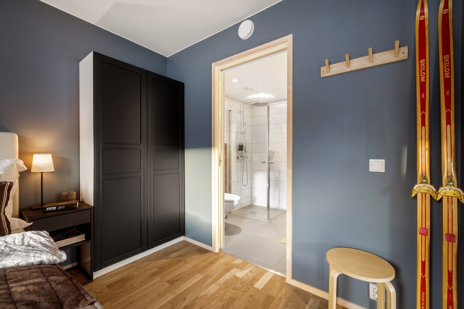 Fra hovedsoverommet er det inngang til eget bad Galleribilde