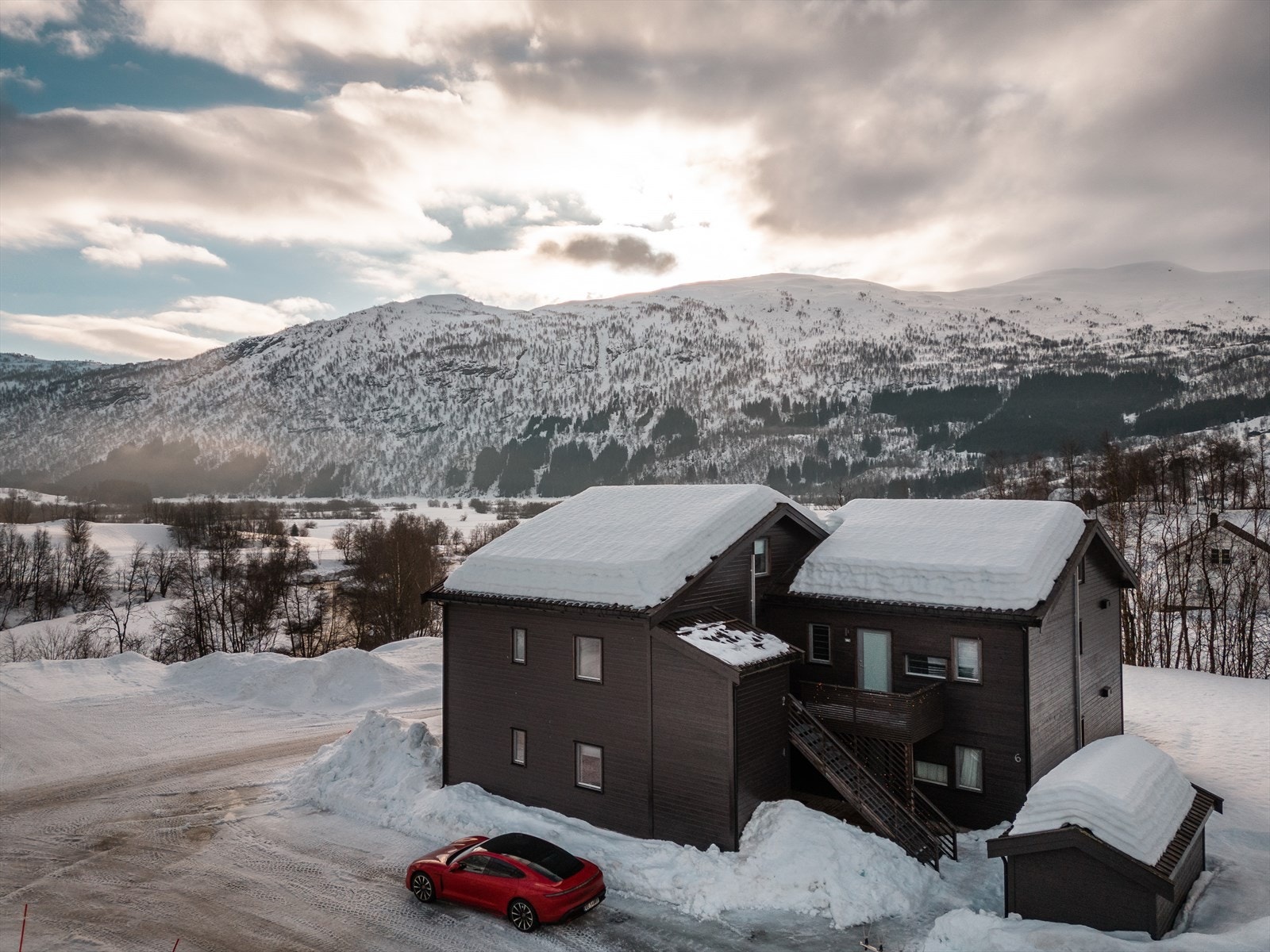 Meget kort kjørevei til alpinanlegget i Myrkdalen Fjellandsby Galleribilde