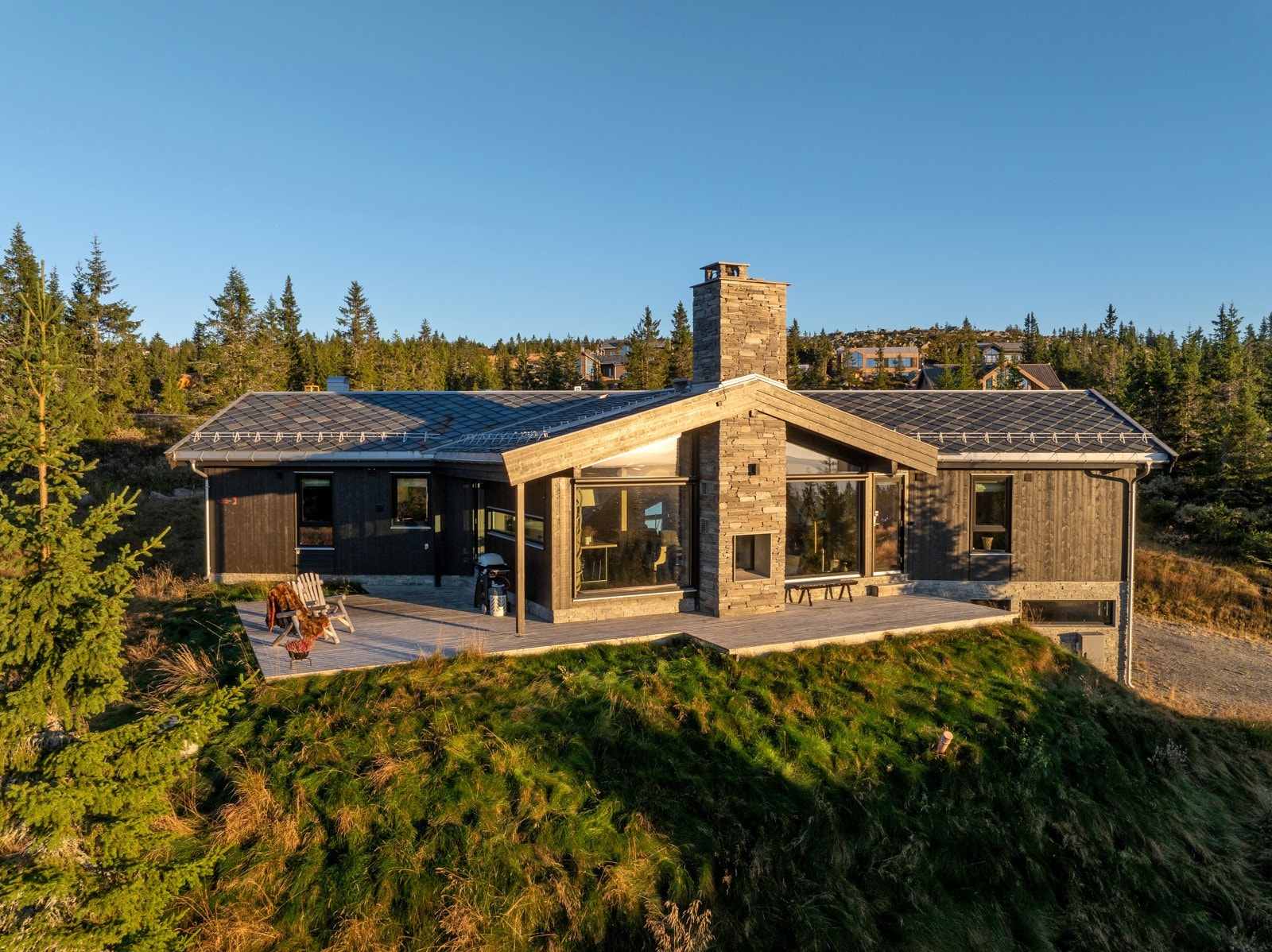 I et svært attraktivt område øverst på Hafjell ligger denne høystandardhytta, nærmere bestemt på Gaiatoppen, i et av de nyere feltene på Hafjelltoppen. Galleribilde