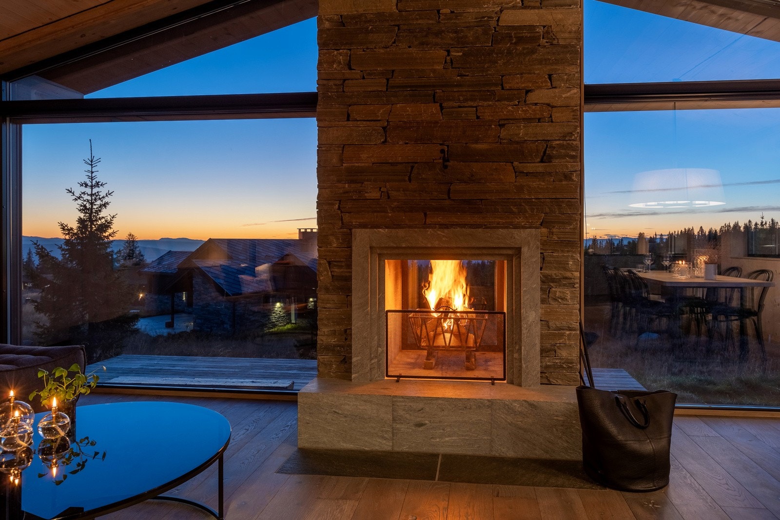 Den flotte peisen kan beskues både utenfra og innenfra. Galleribilde