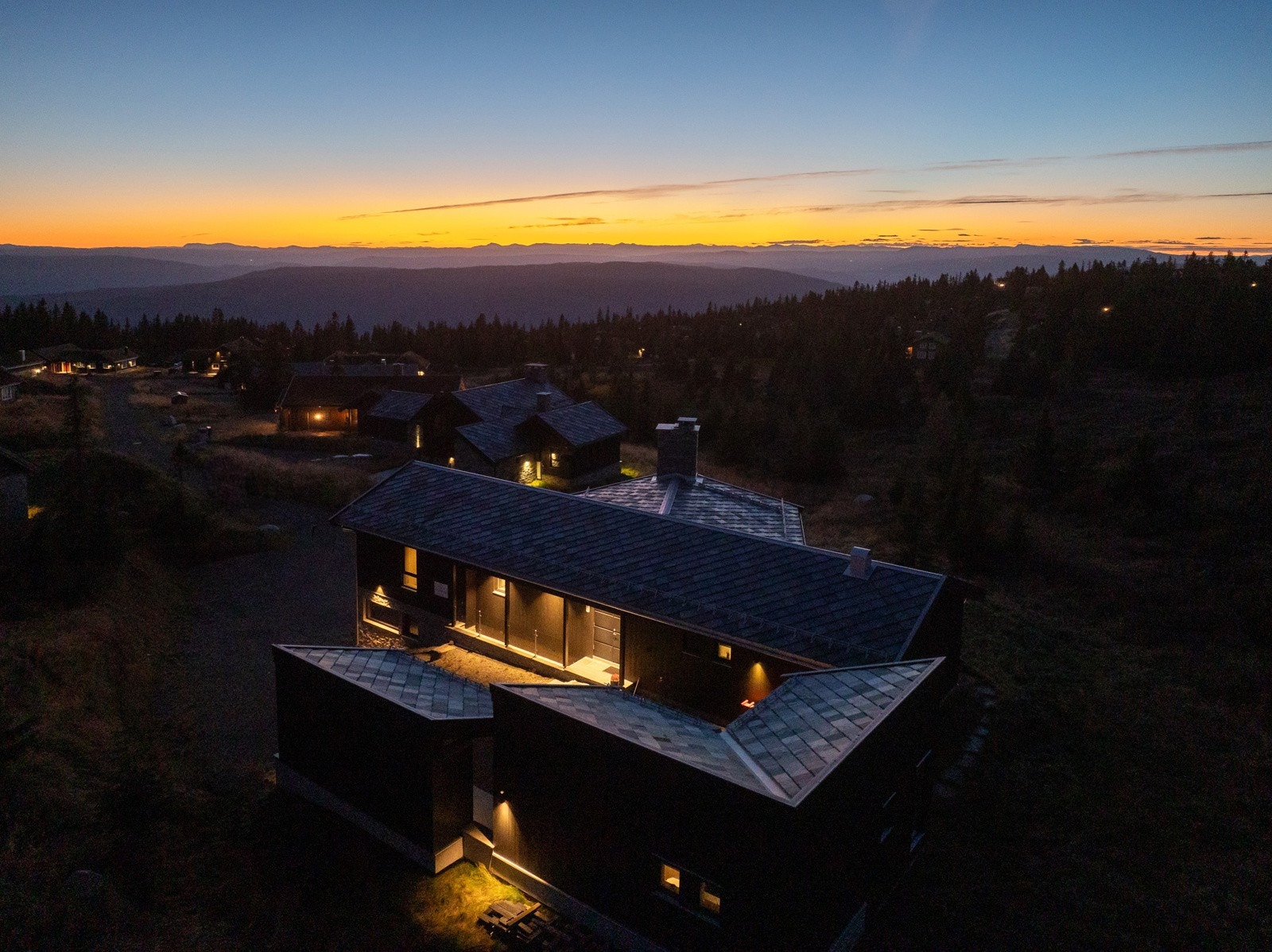 Velkommen til Hafjelltoppen og denne eksklusive hytta i Hundersætervegen 714. Galleribilde