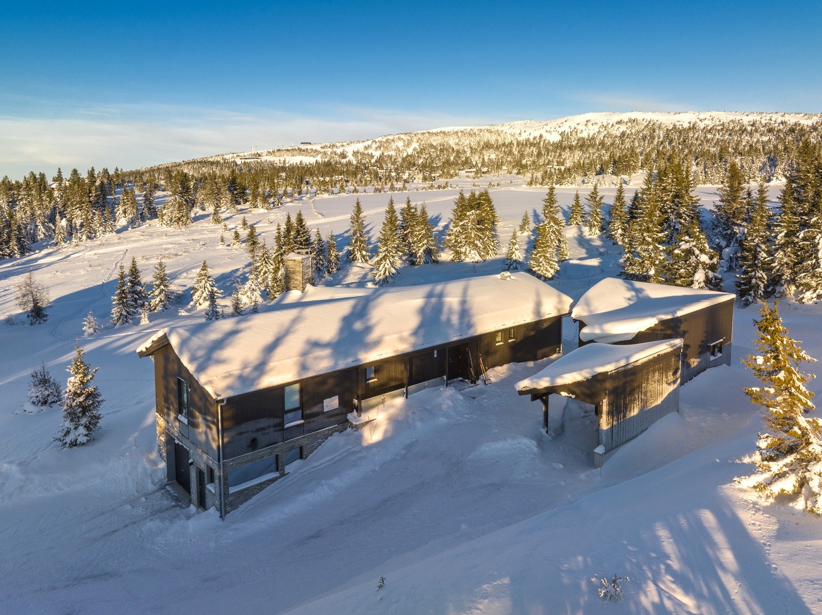 PrivatMegleren Lillehammer v/ Stig Svartor har gleden av å presentere denne eksklusive hytta med svært attraktiv beliggenhet på Hafjelltoppen. Galleribilde