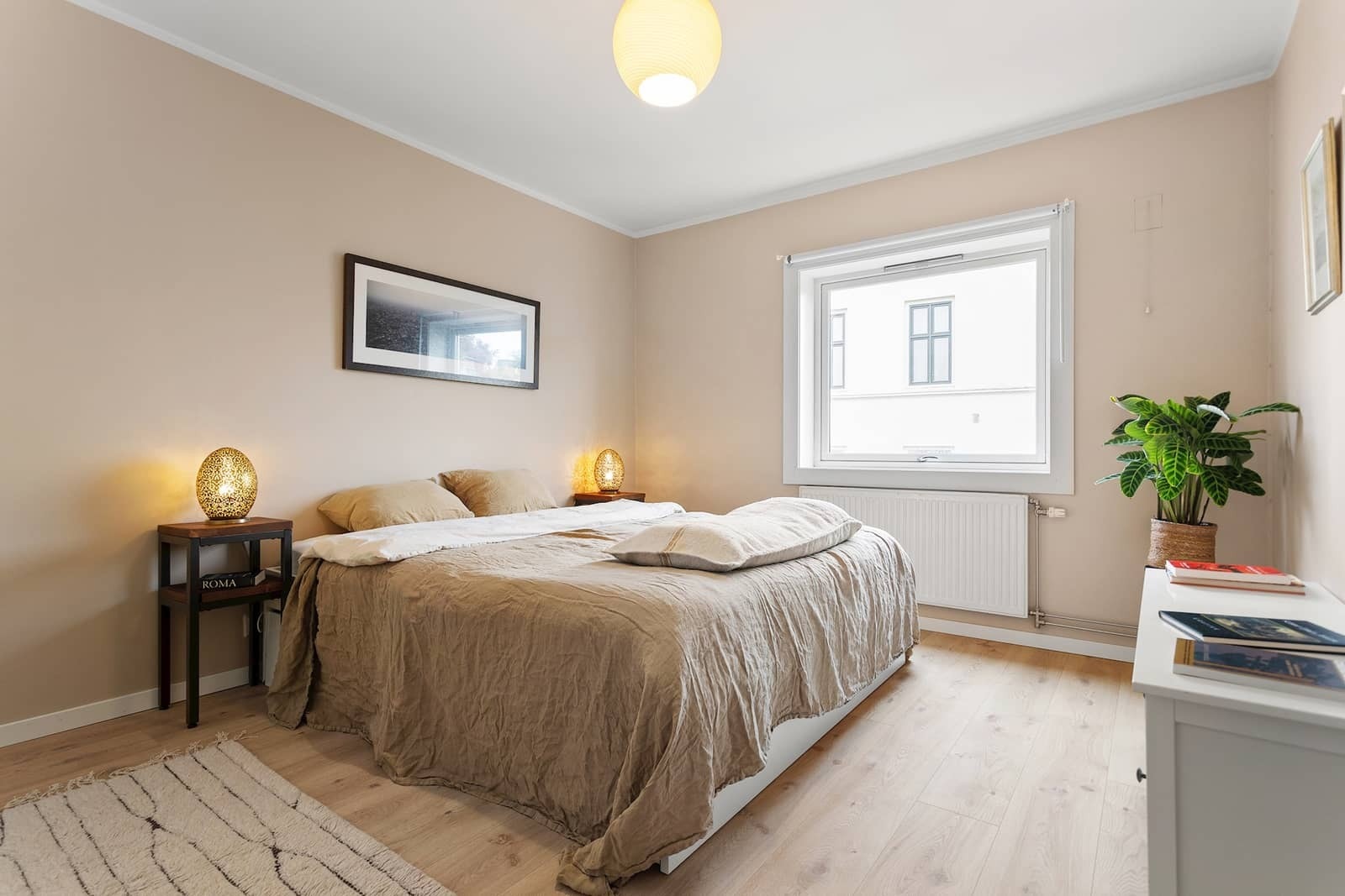 Soverom 1 med god plass til dobbeltseng. Galleribilde