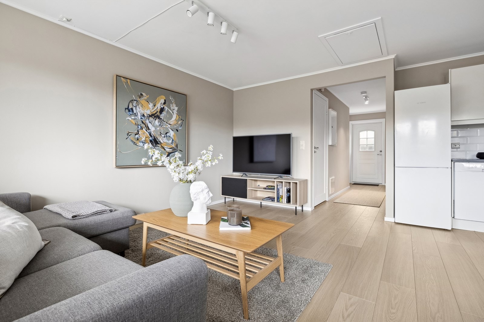 Gulvet er lagt like ut i entréen. Galleribilde