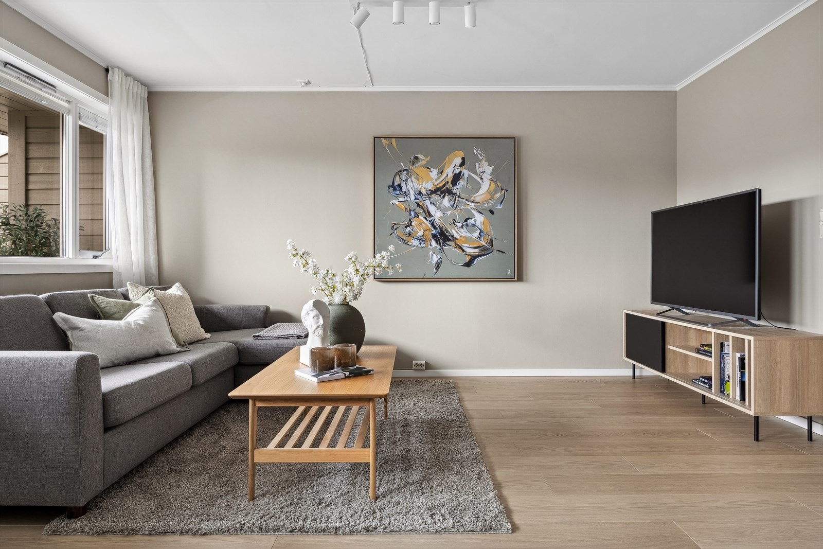 Lun og koselig stue. Galleribilde