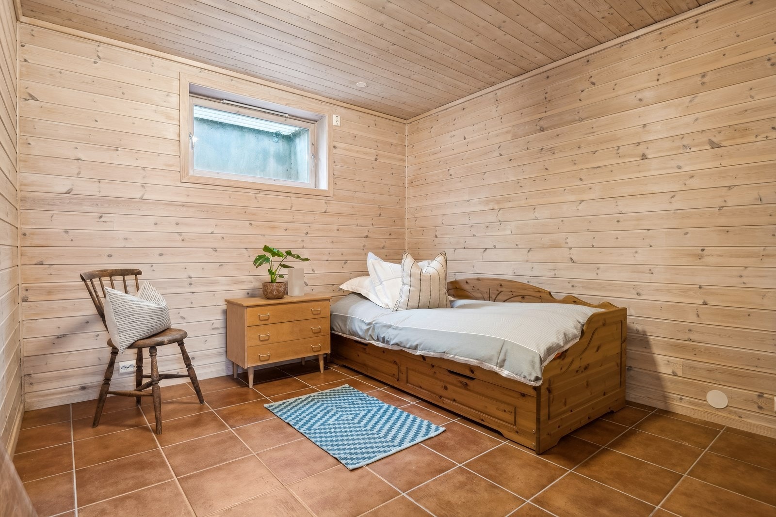 Soverom i underetasje. Galleribilde