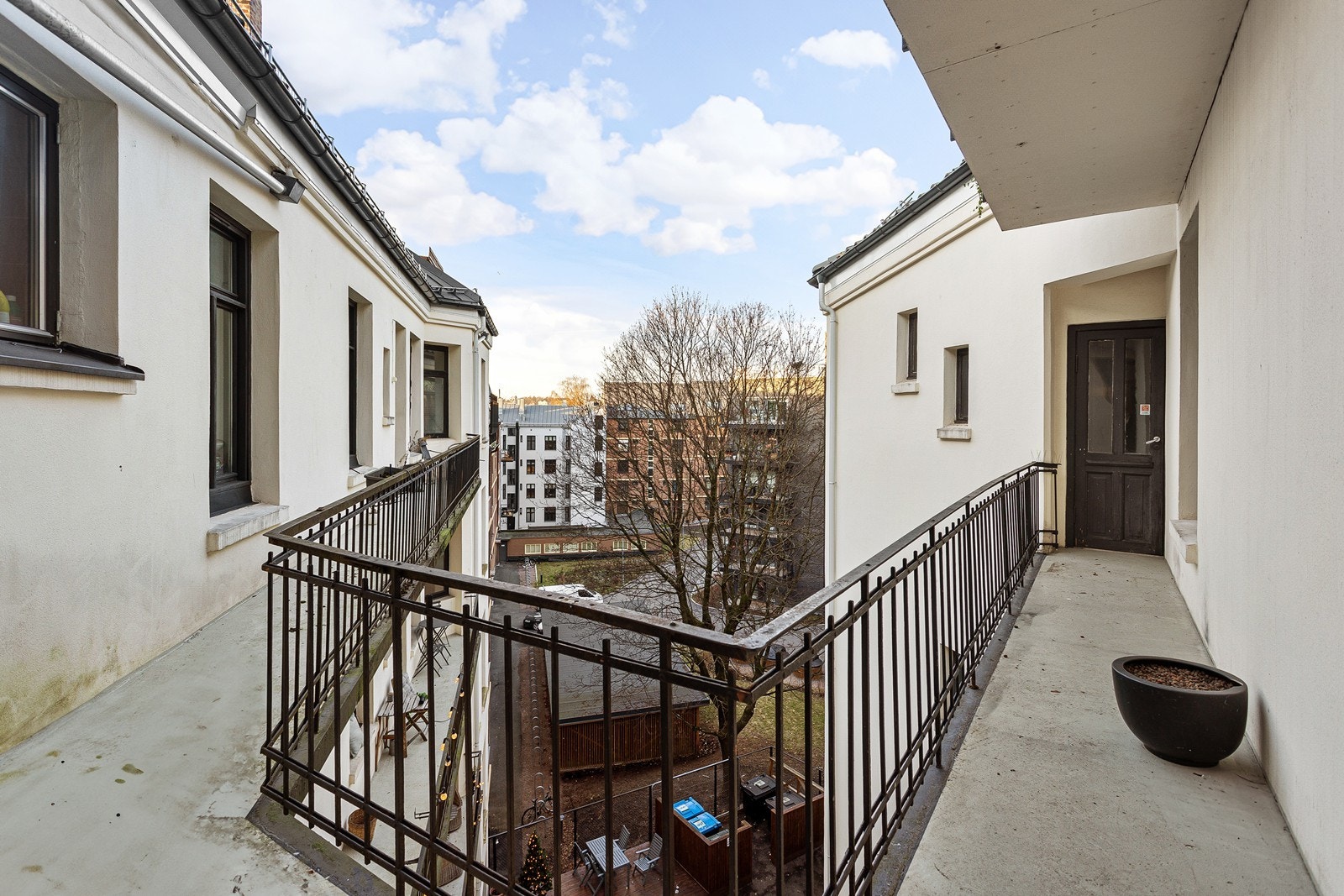 Felles brannbalkong. Galleribilde