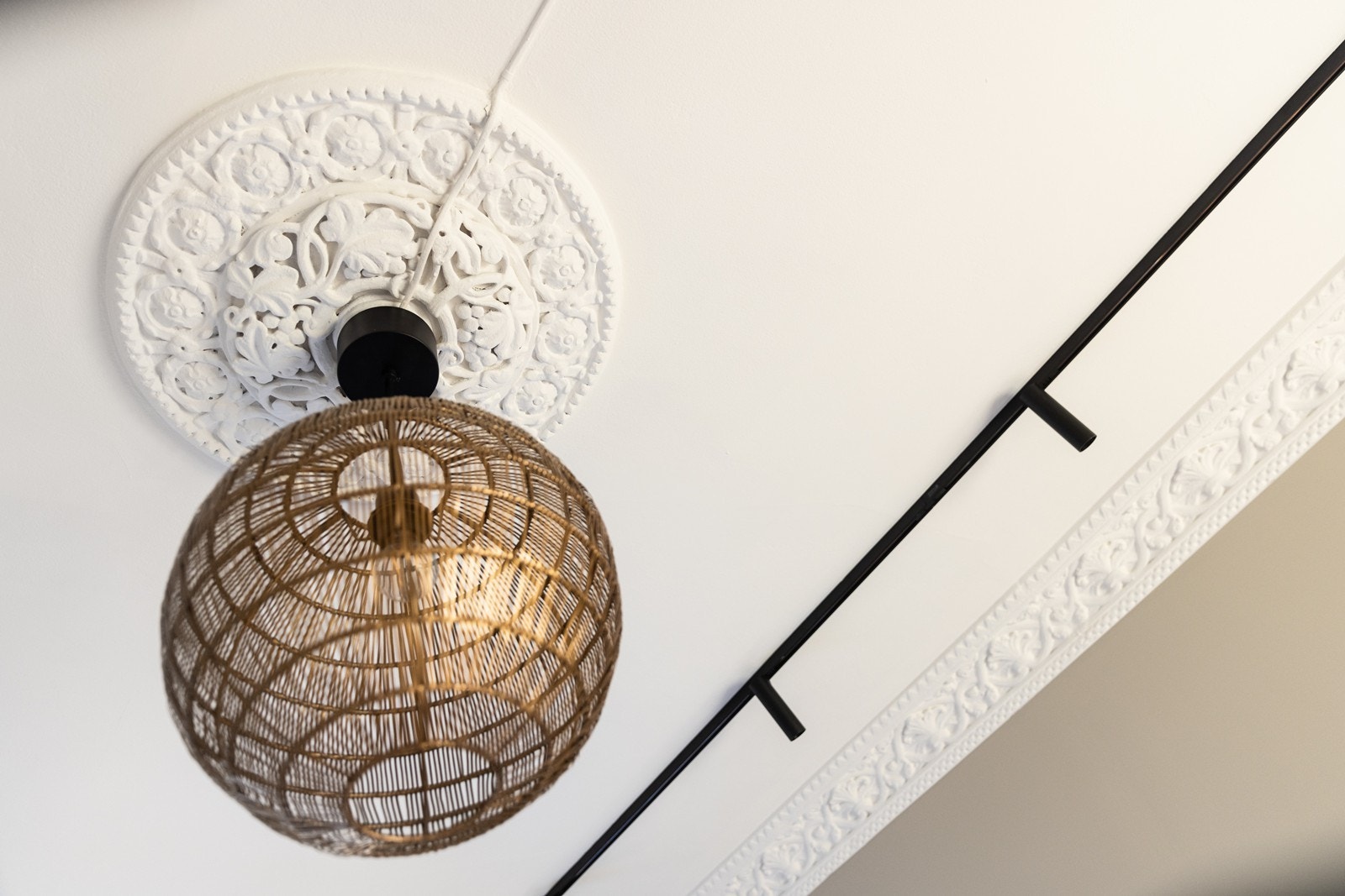 Stukkatur og rosett i stue. Galleribilde