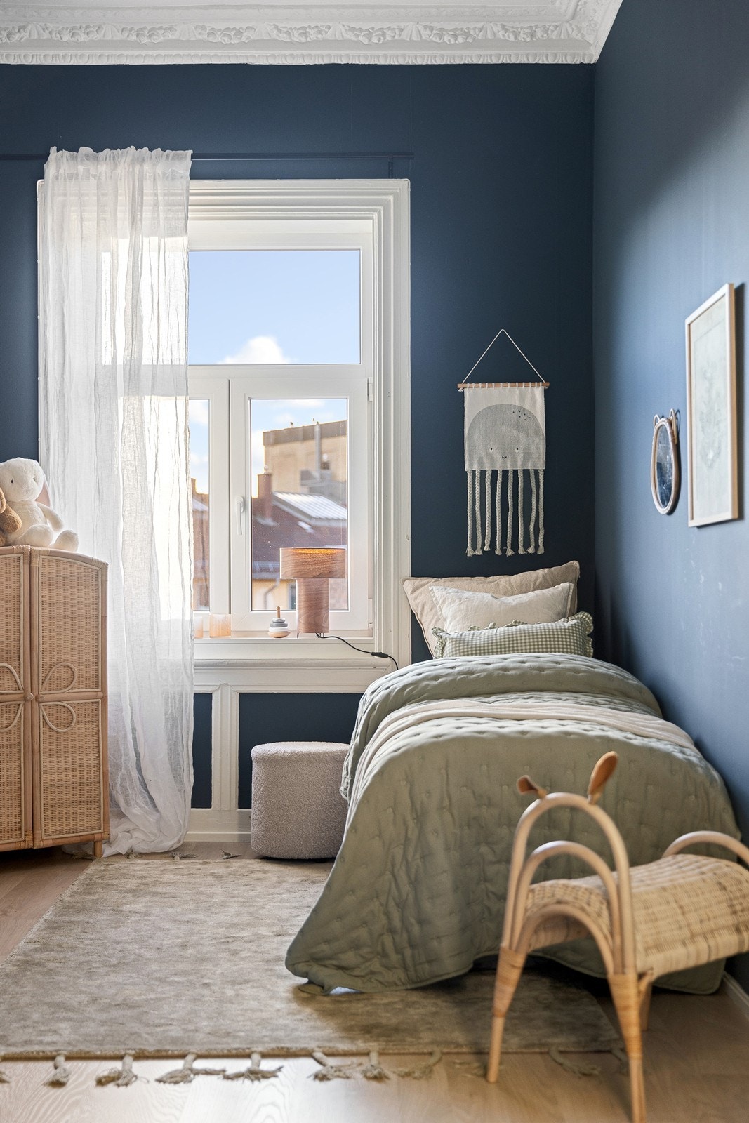 Soverom II har god plass til seng og skap. Galleribilde