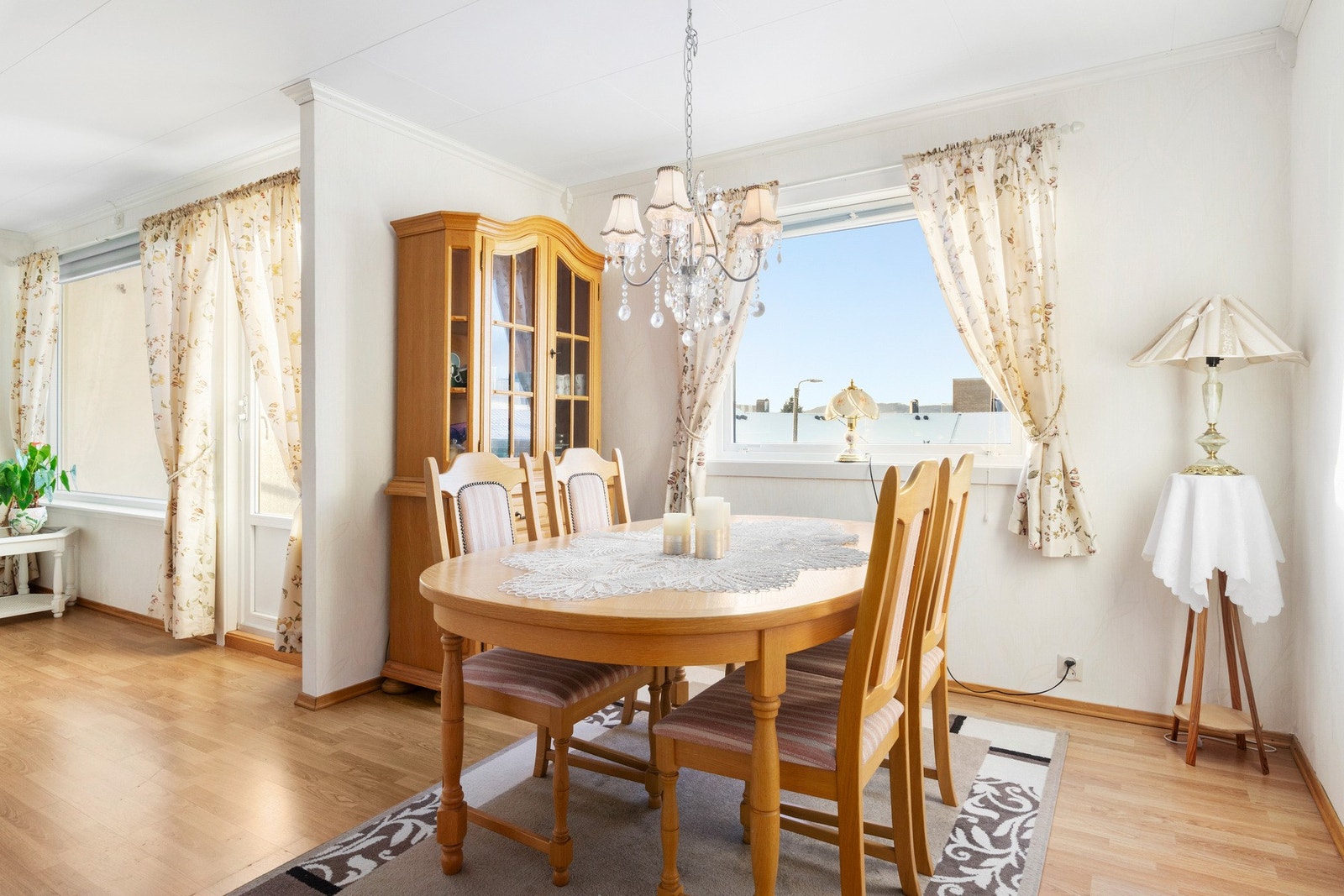 Leiligheten er romslig og gir dermed flere møbleringsmuligheter Galleribilde